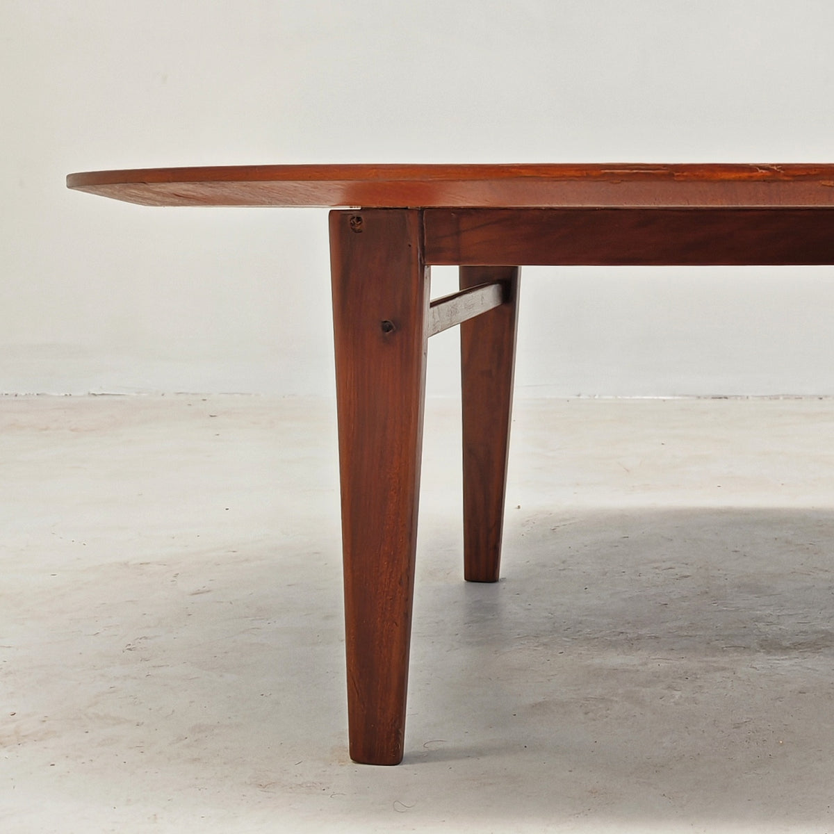Table basse ronde en teck par E. Palutari pour Dassi, années 60