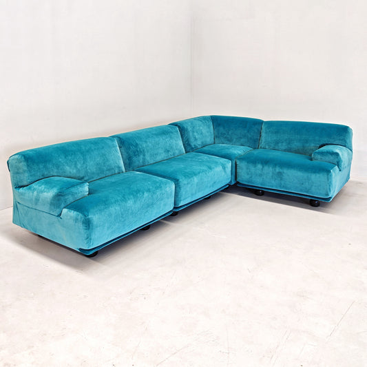 Divano modulare (4) velluto azzurro mod. Fiandra Vico Magistretti per Cassina anni 70/80