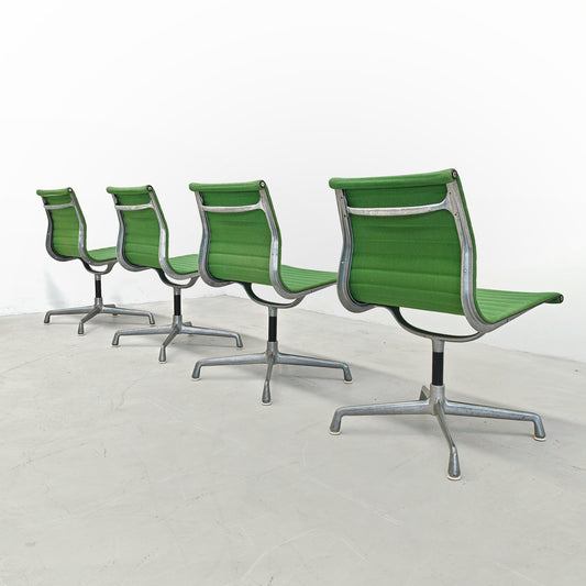 Sedie girevoli verdi Aluminium EA 105 Charles & Ray Eames per Herman Miller by ICF/DE PADOVA