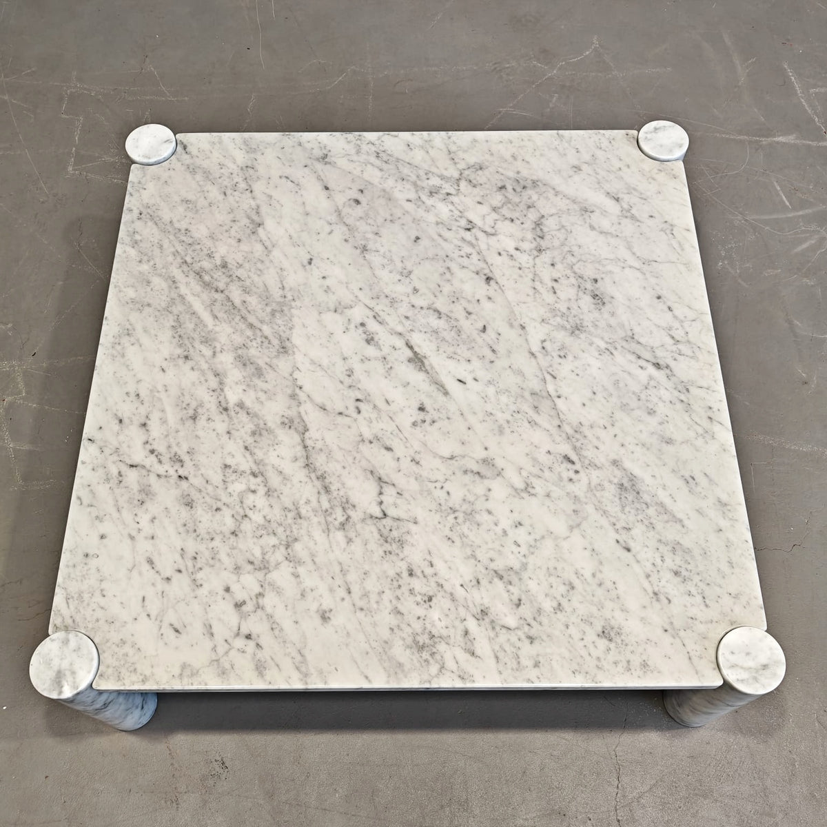 Table basse Jumbo en marbre, Gae Aulenti pour Knoll.