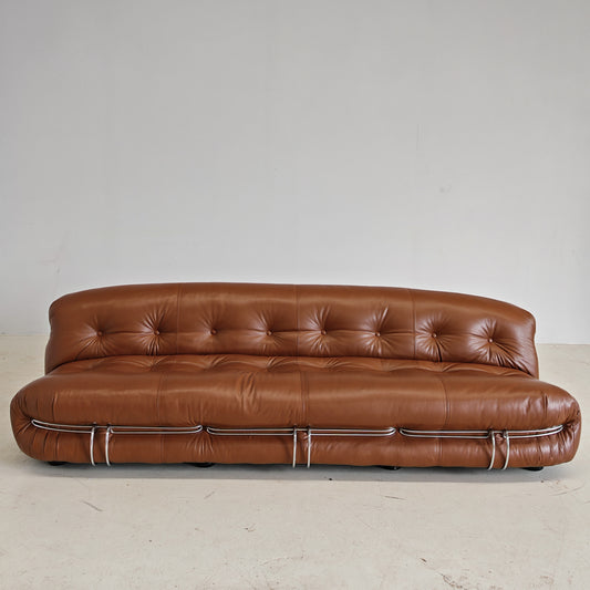 Divano in pelle modello Soriana Afra e Tobia Scarpa per Cassina anni 70