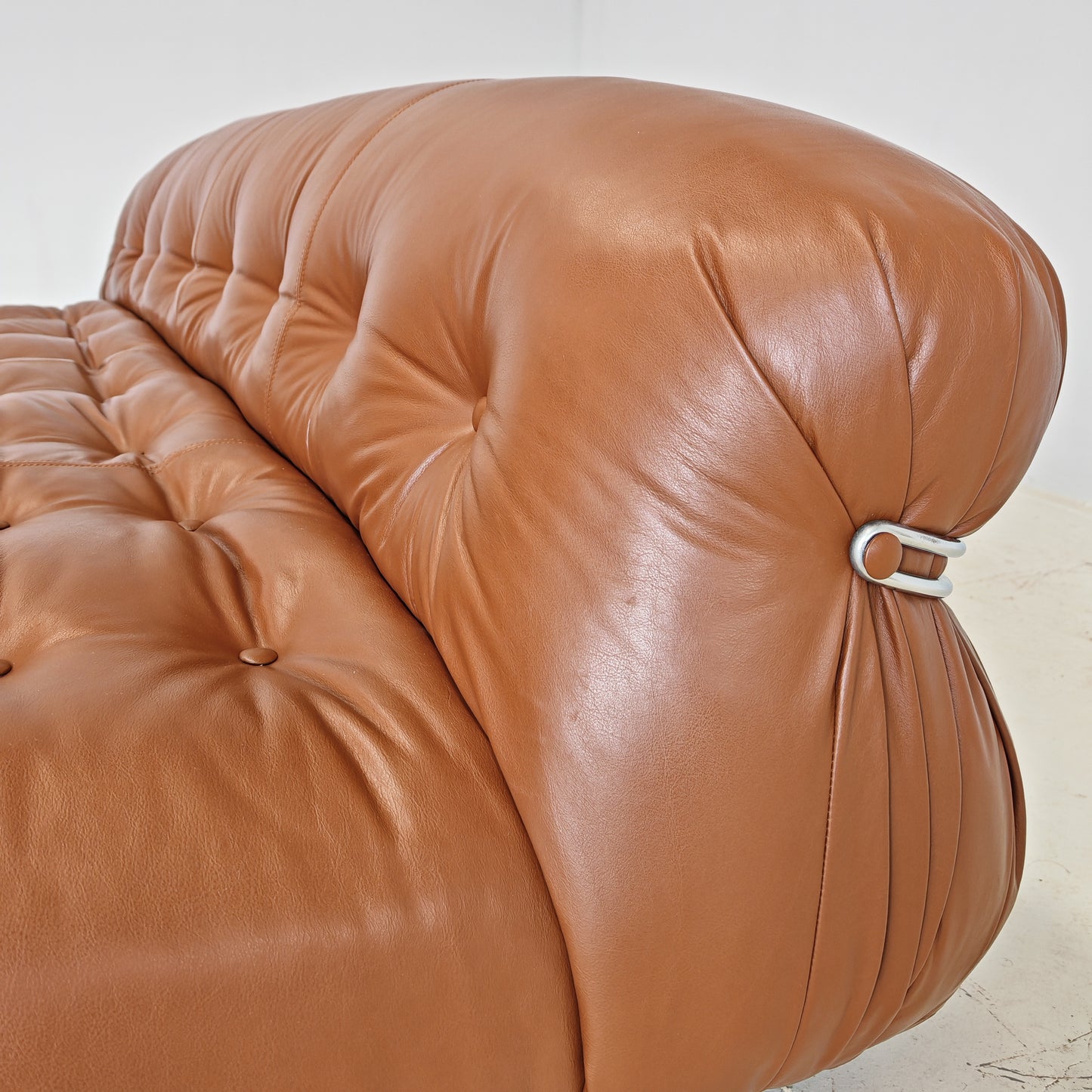 Divano in pelle modello Soriana Afra e Tobia Scarpa per Cassina anni 70