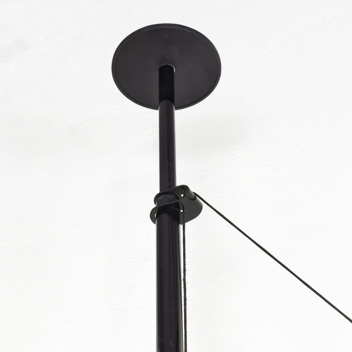 Lampada da terra nera modello Bigo Prod. Valenti 1980s