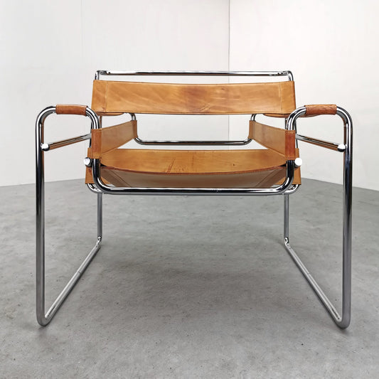 Poltrona Wassily B3 in cuoio naturale Marcel Breuer Produzione Knoll 1970's