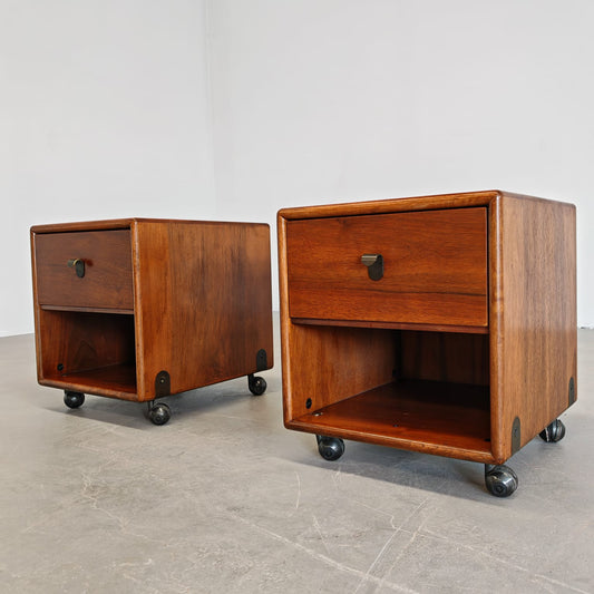 Coppia di comodini vintage design italiano inizi anni 70 designer Fabio Lenci per Bernini