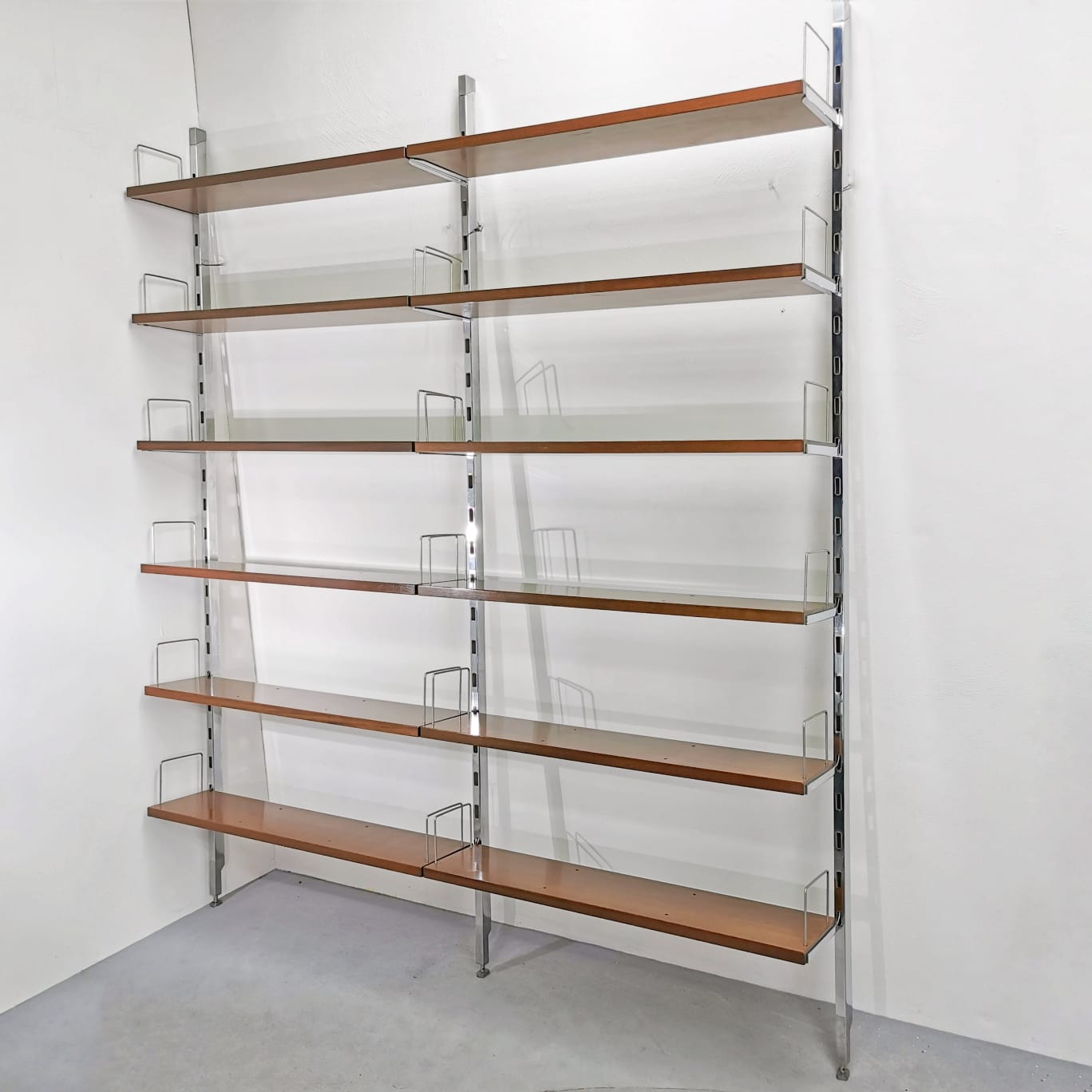 Libreria scaffalatura a muro in Teak e Acciaio disegnata da ICO Parisi e prodotta da MIM negli anni 60