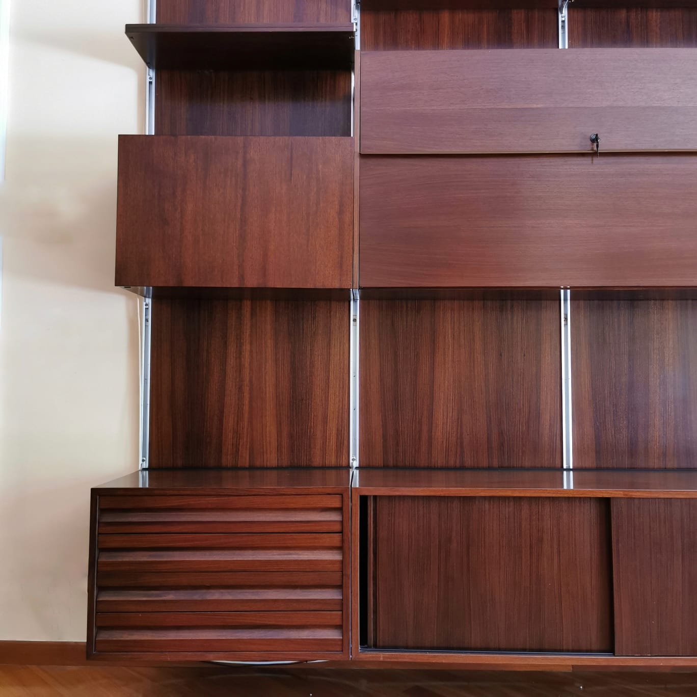 E22 Osvaldo Borsani bookcase for Tecno 1960's