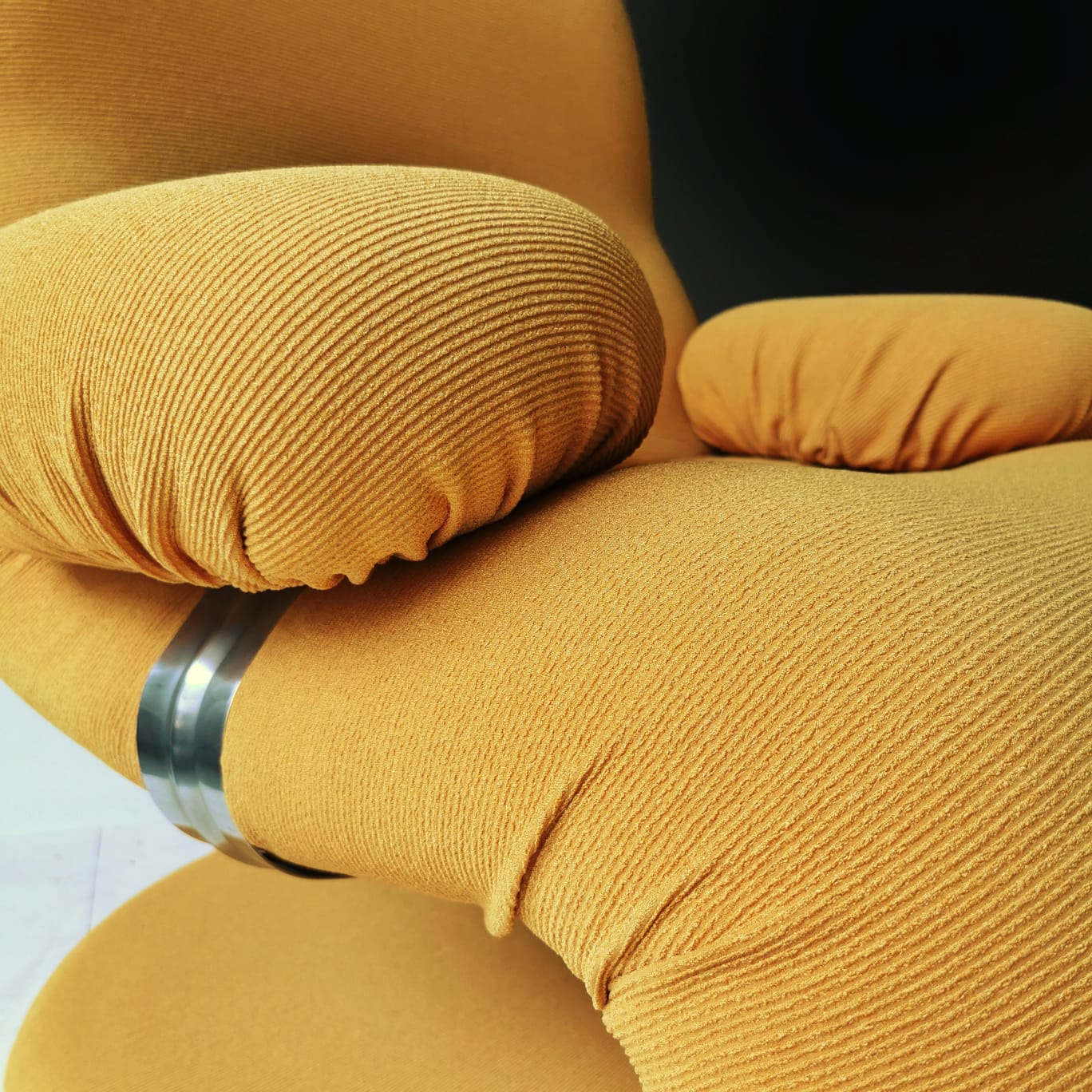 Poltrone vintage space age in tessuto giallo anni 70