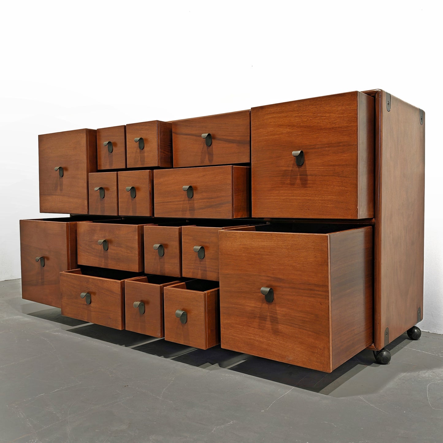 Cassettiera Credenza in noce Fabio Lenci per Bernini 1970's