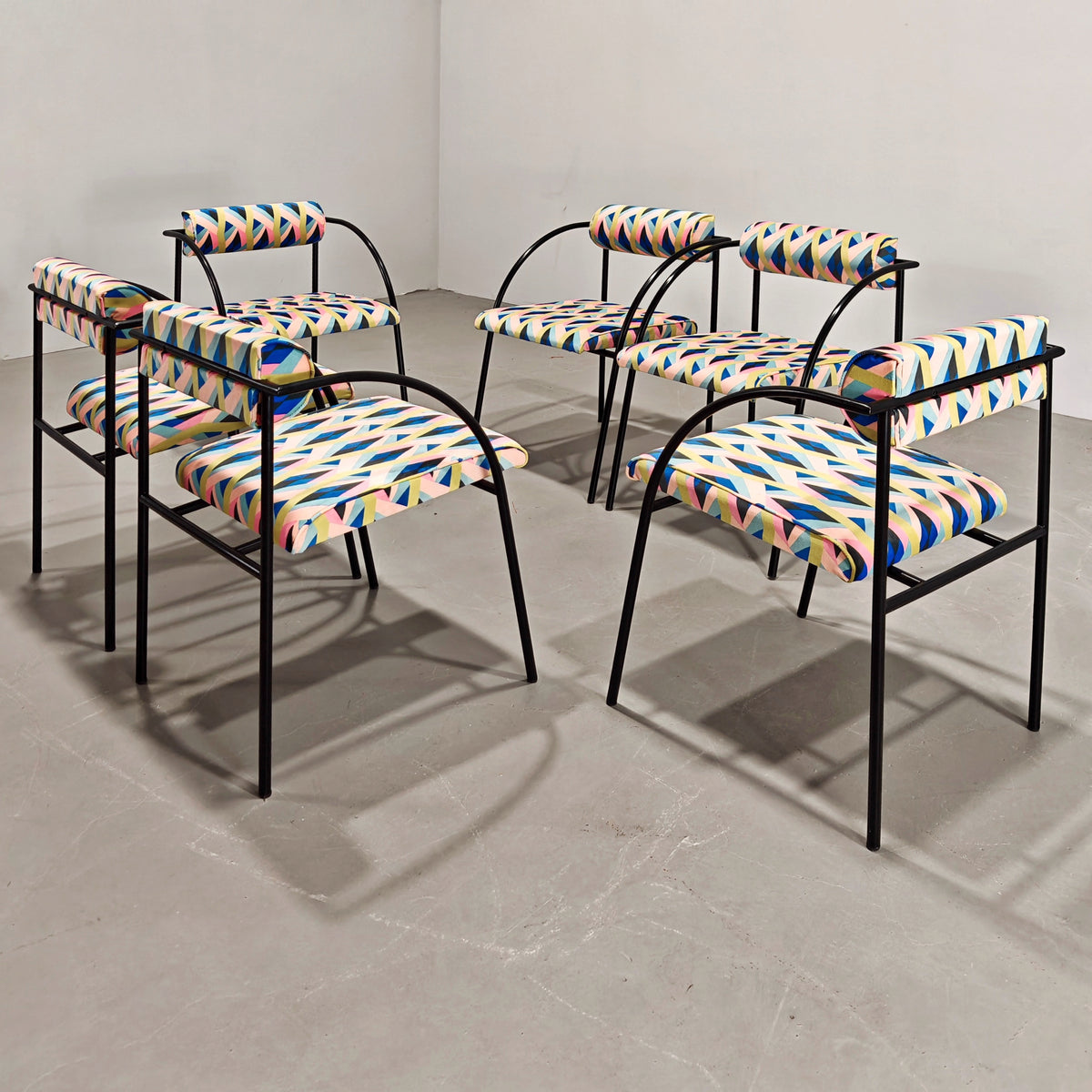 Ensemble de 6 chaises des années 80 en fer et velours optical Vienna, R. Kinsman pour Bieffeplast