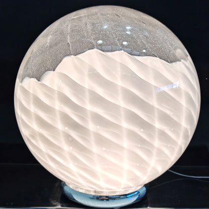 Lampe de table sphérique blanche en verre de Murano années 70 - Veart