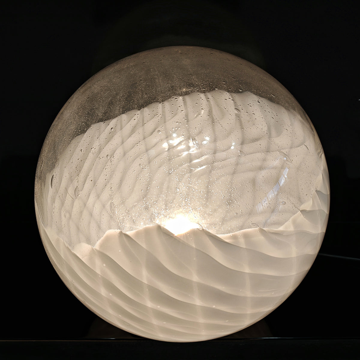 Lampe de table sphérique blanche en verre de Murano années 70 - Veart