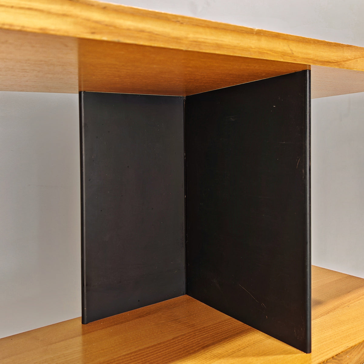 Bibliothèque mobile en chêne, Charlotte Perriand, années 70