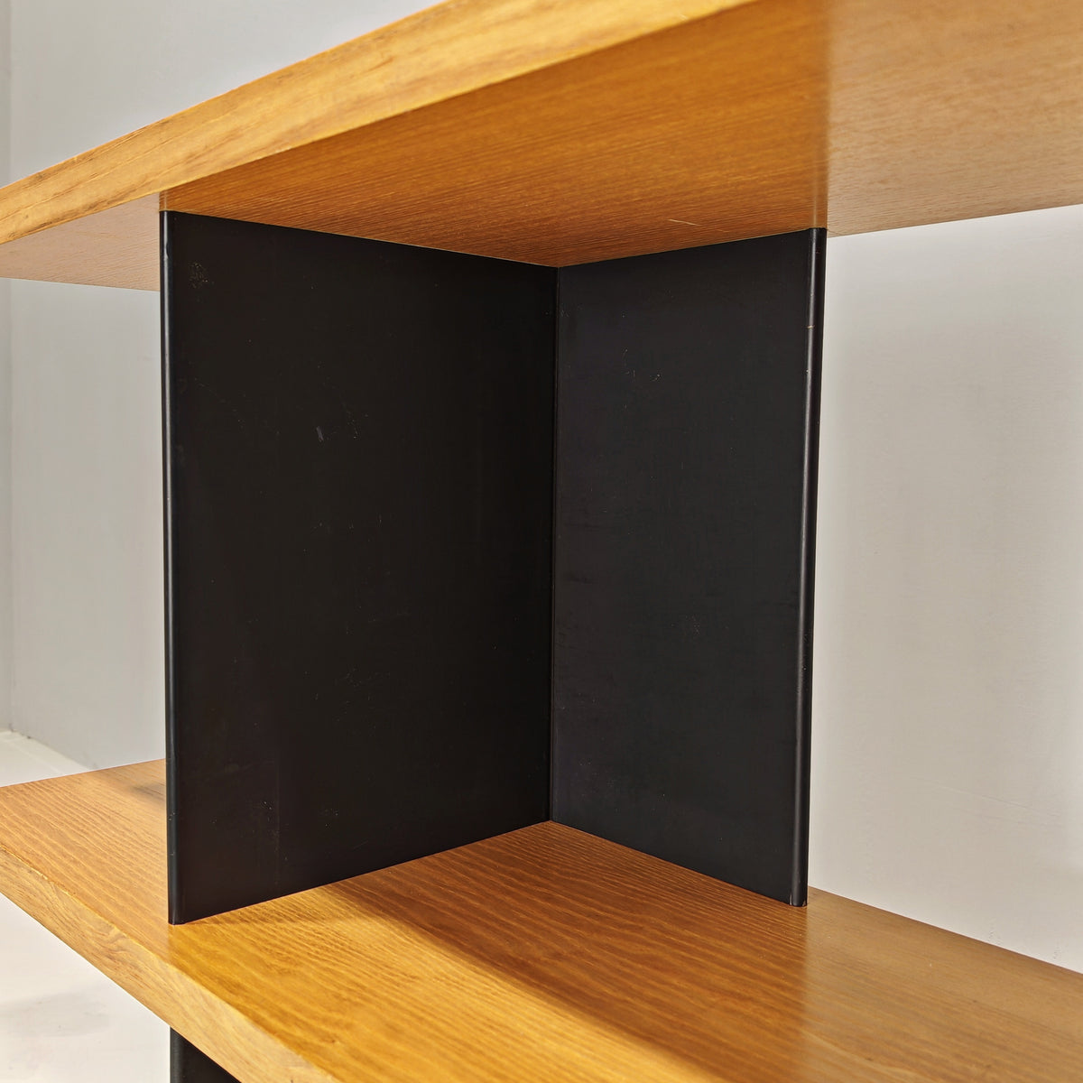 Bibliothèque mobile en chêne, Charlotte Perriand, années 70