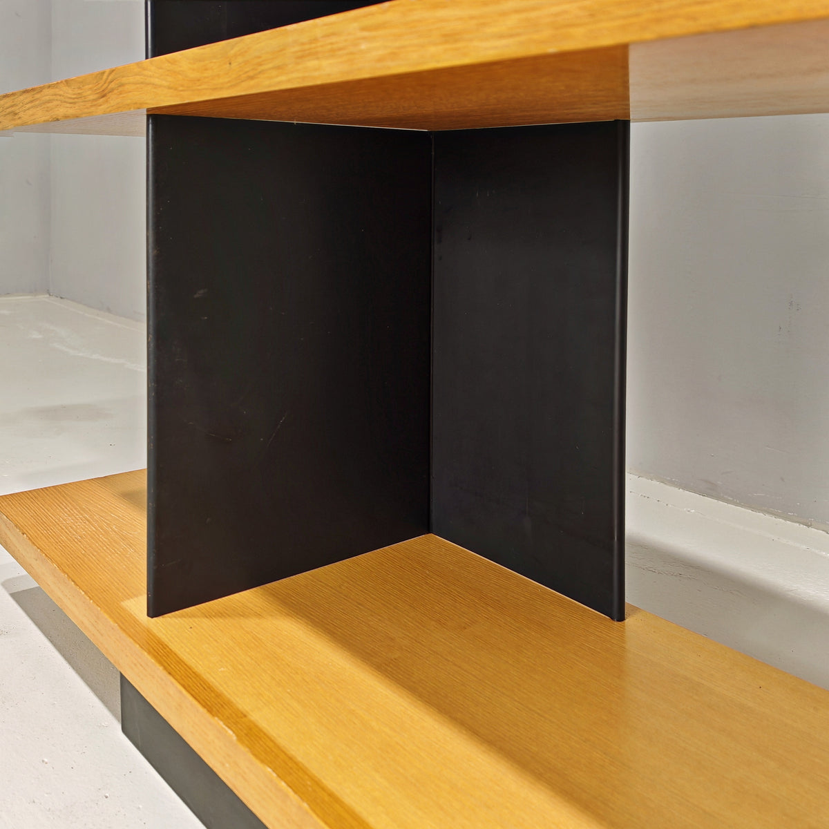 Bibliothèque mobile en chêne, Charlotte Perriand, années 70