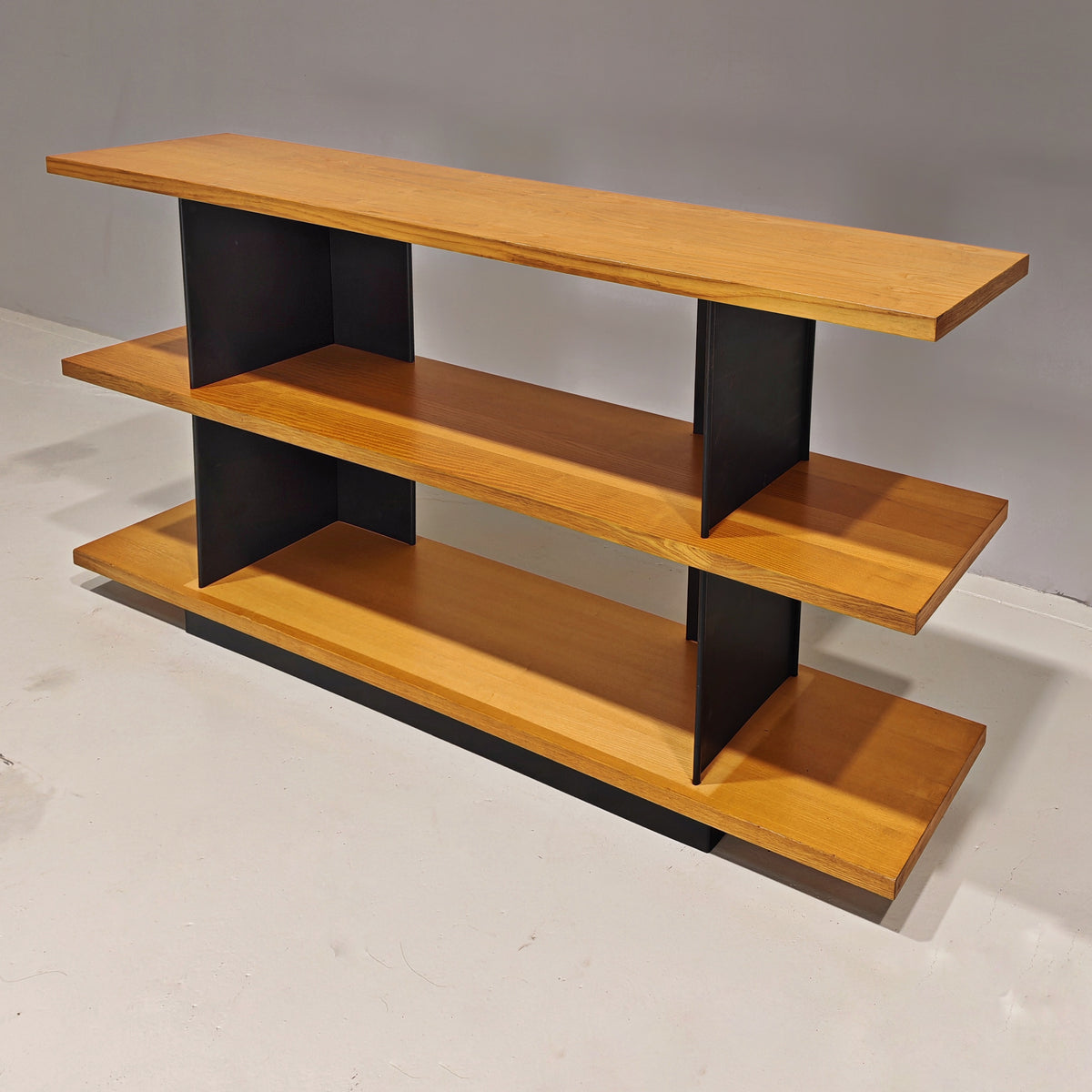 Bibliothèque mobile en chêne, Charlotte Perriand, années 70