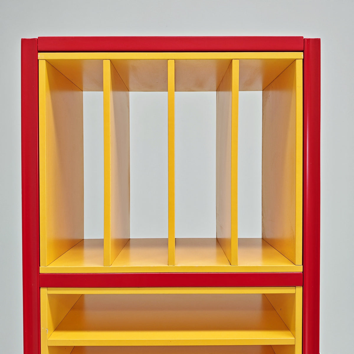 Meuble bibliothèque porte-vinyles laqué années 80