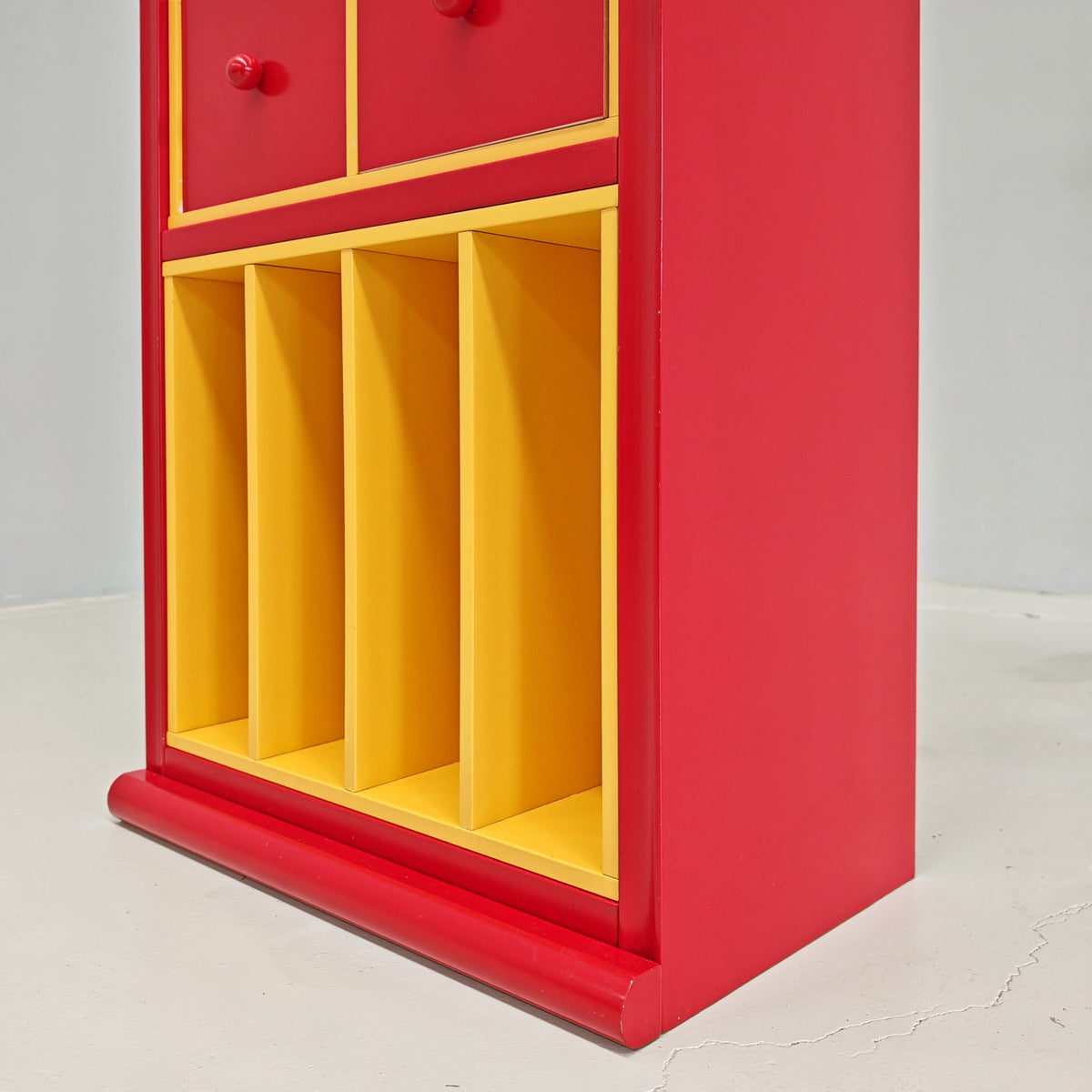 Meuble bibliothèque porte-vinyles laqué années 80
