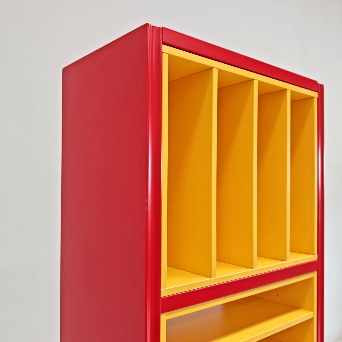 Meuble bibliothèque porte-vinyles laqué années 80