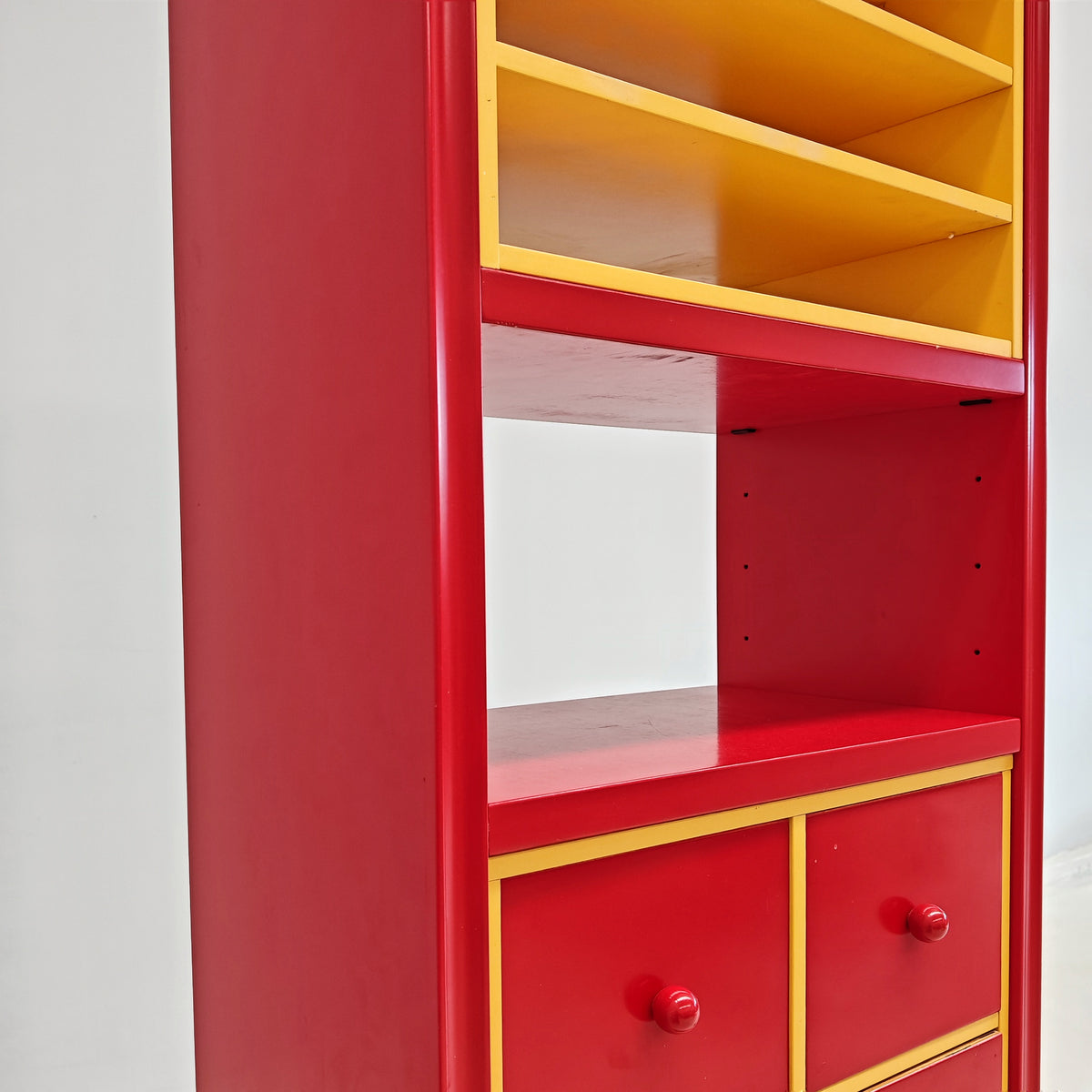 Meuble bibliothèque porte-vinyles laqué années 80