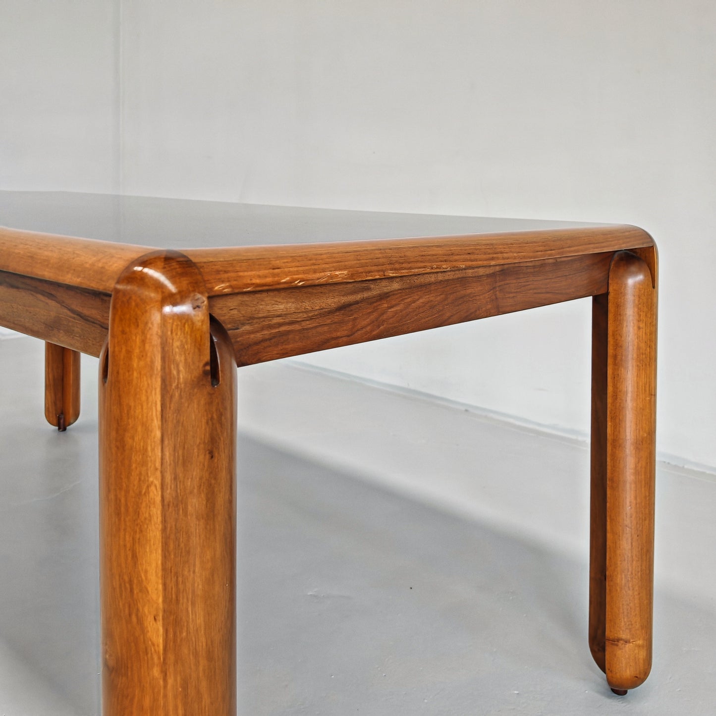 Tavolo rettangolare 6 posti in legno, design anni 70 mod. 781, Vico Magistretti per Cassina