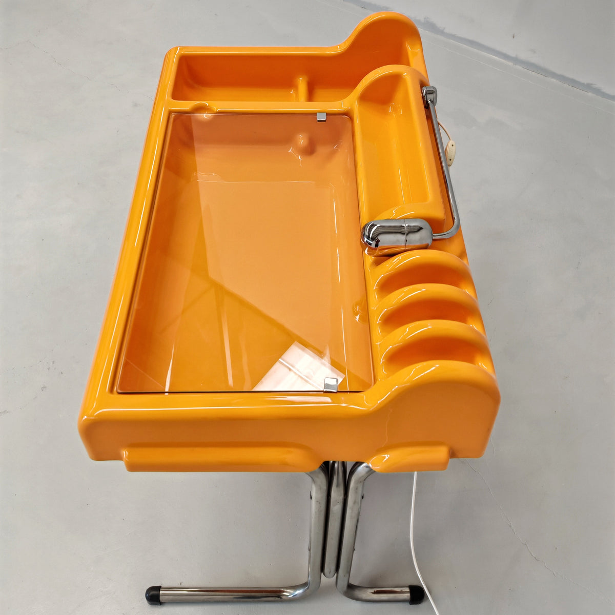 Bureau vintage space age des années 70 modèle « ORIX » des designers V. Parigi et N. Prina pour Molteni