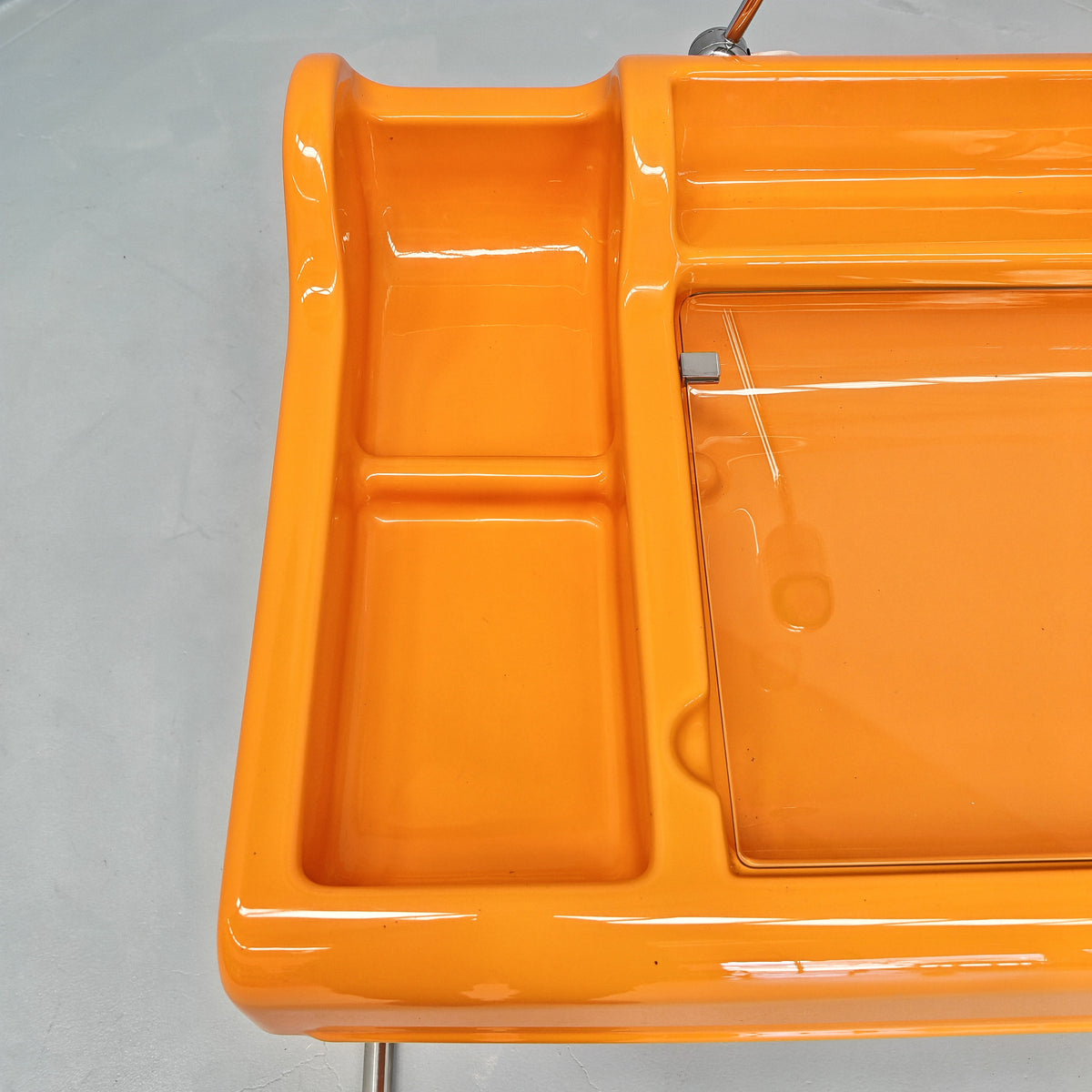Bureau vintage space age des années 70 modèle « ORIX » des designers V. Parigi et N. Prina pour Molteni
