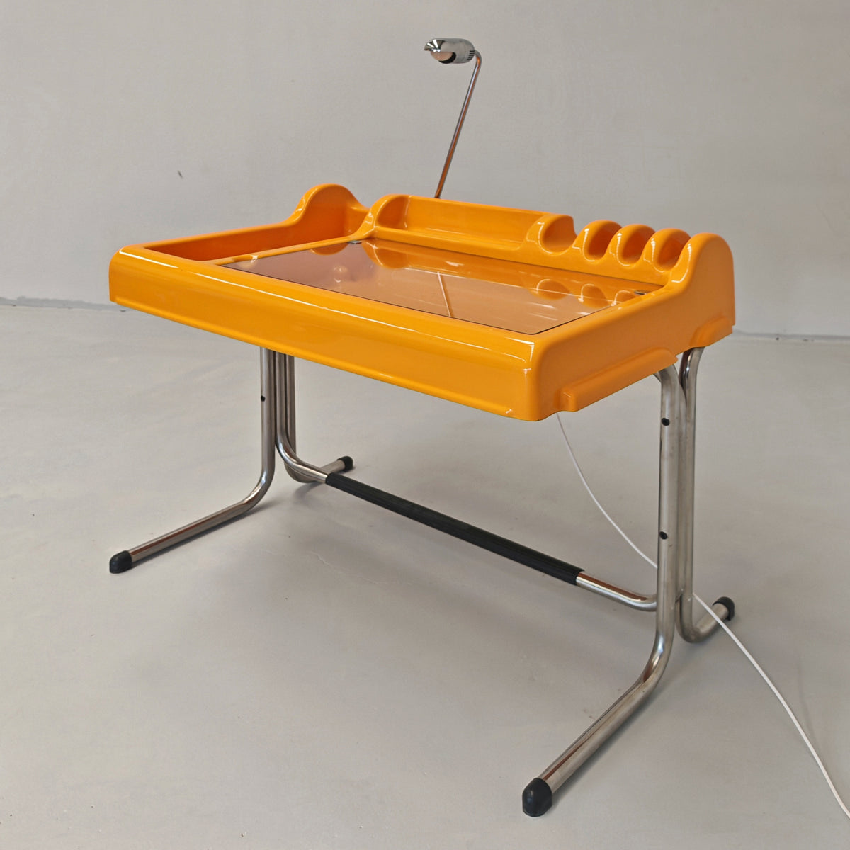 Bureau vintage space age des années 70 modèle « ORIX » des designers V. Parigi et N. Prina pour Molteni