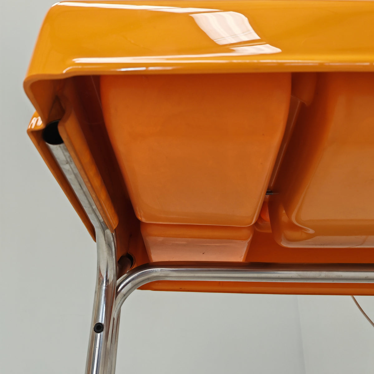 Bureau vintage space age des années 70 modèle « ORIX » des designers V. Parigi et N. Prina pour Molteni
