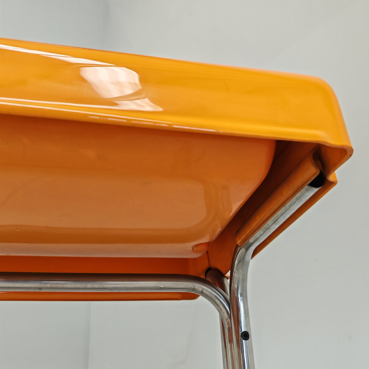 Bureau vintage space age des années 70 modèle « ORIX » des designers V. Parigi et N. Prina pour Molteni
