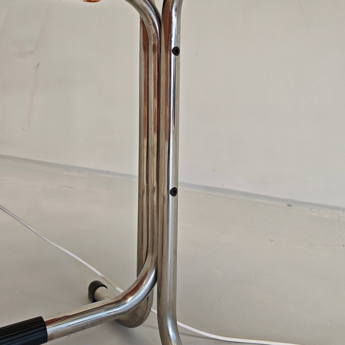 Bureau vintage space age des années 70 modèle « ORIX » des designers V. Parigi et N. Prina pour Molteni