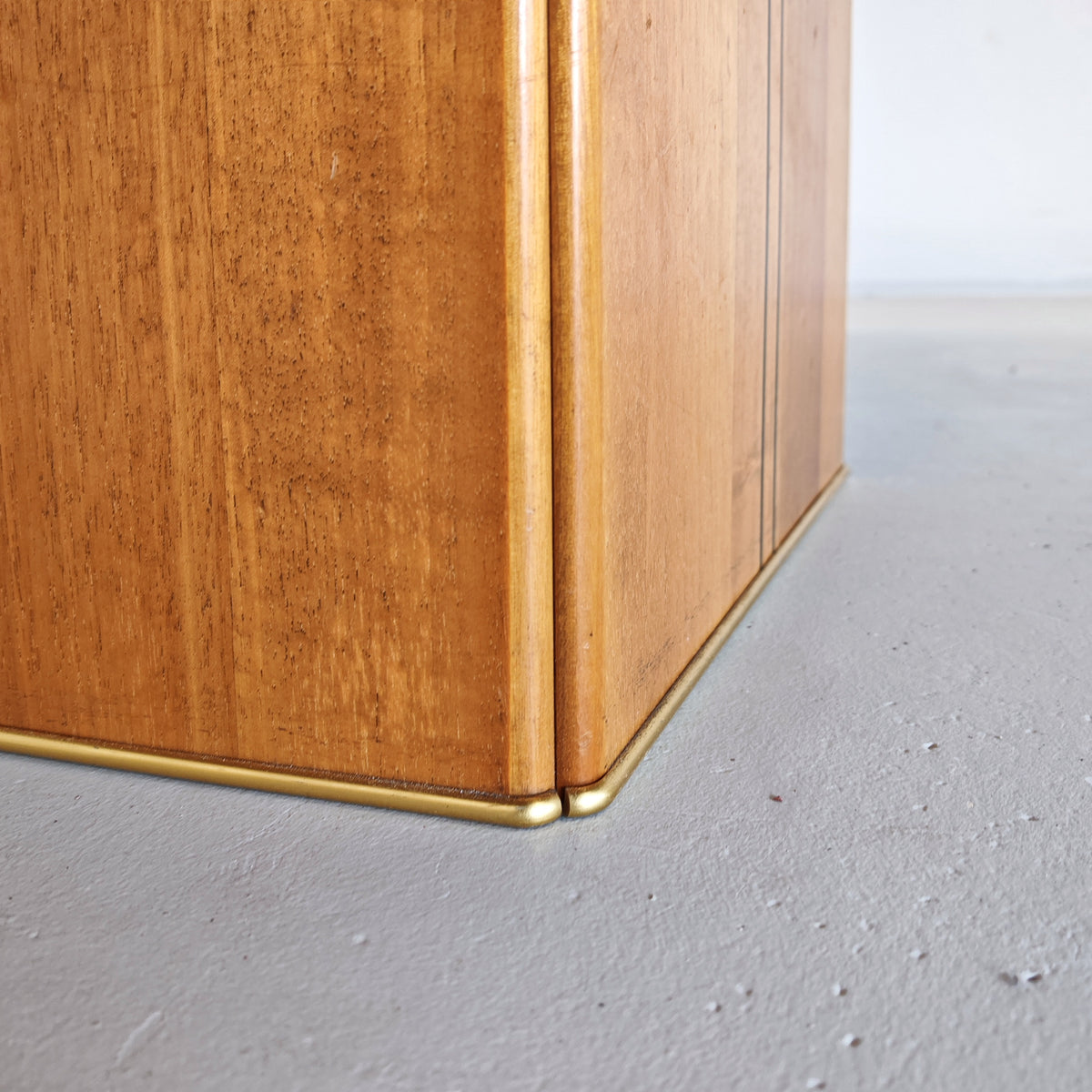 Tavolo tondo in radica mod. "Artona" Afra e Tobia Scarpa per Maxalto B&B Italia  (6/8 persone)