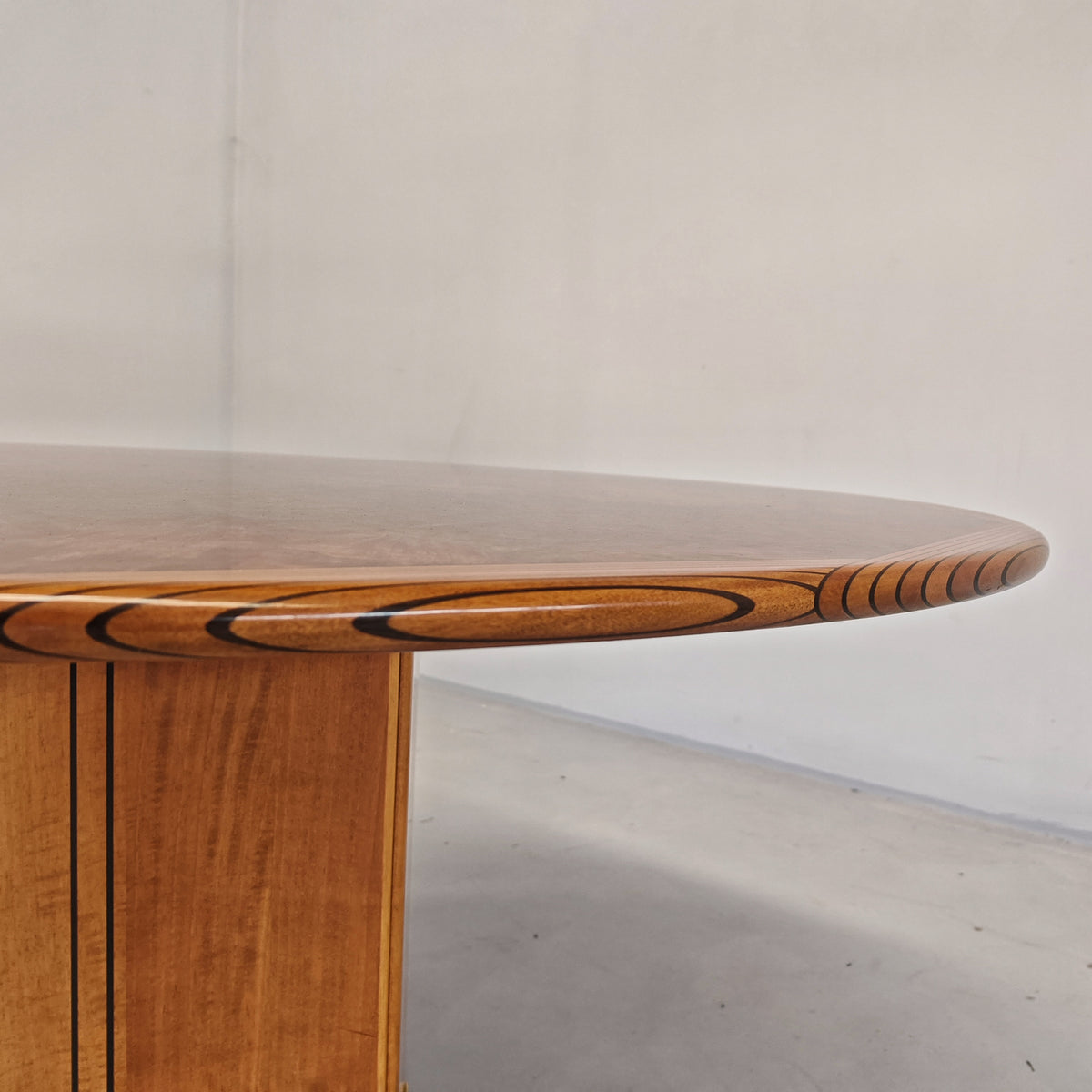 Tavolo tondo in radica mod. "Artona" Afra e Tobia Scarpa per Maxalto B&B Italia  (6/8 persone)