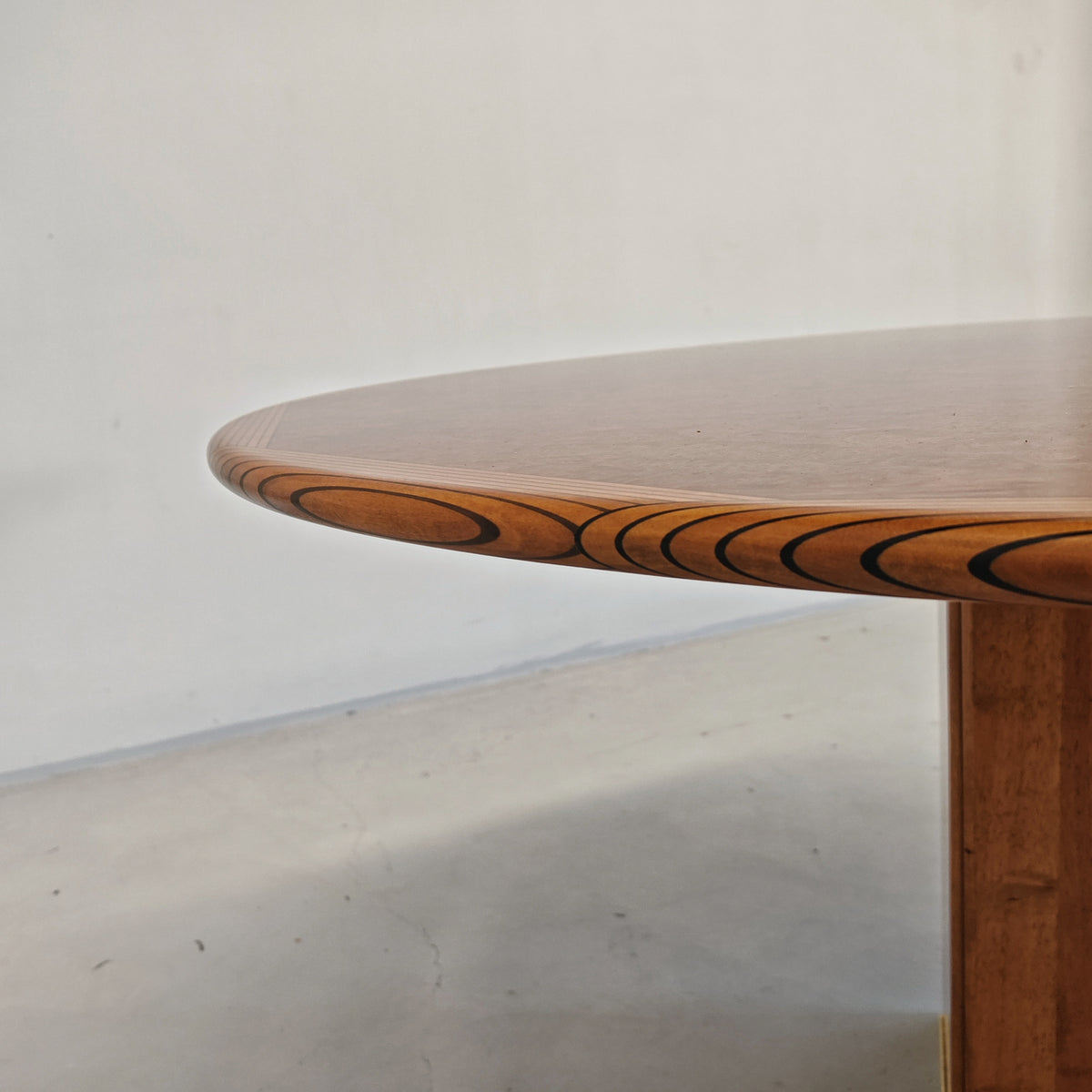Tavolo tondo in radica mod. "Artona" Afra e Tobia Scarpa per Maxalto B&B Italia  (6/8 persone)