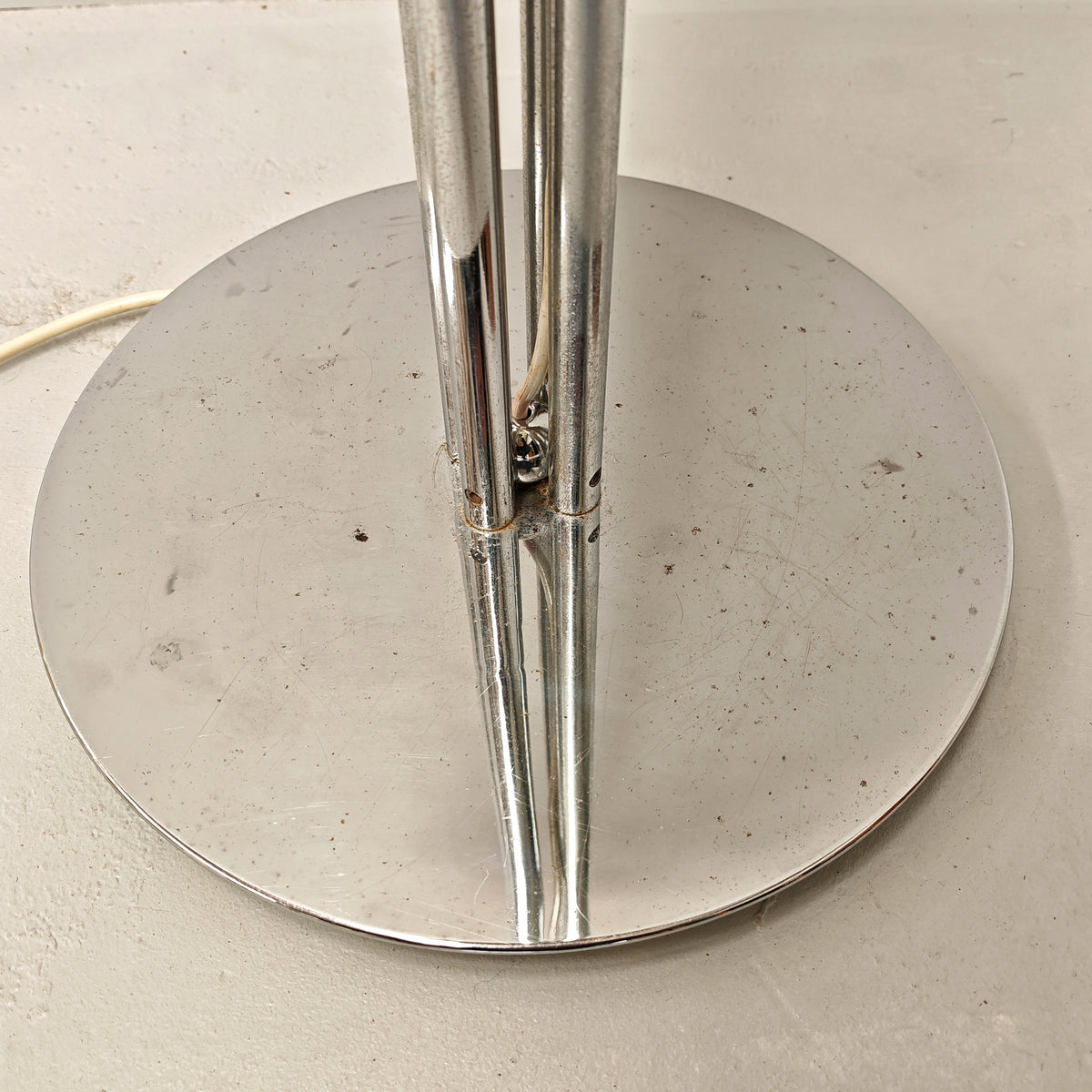 Lampada da terra "Quadrifoglio" Gae Aulenti per Guzzini anni 70
