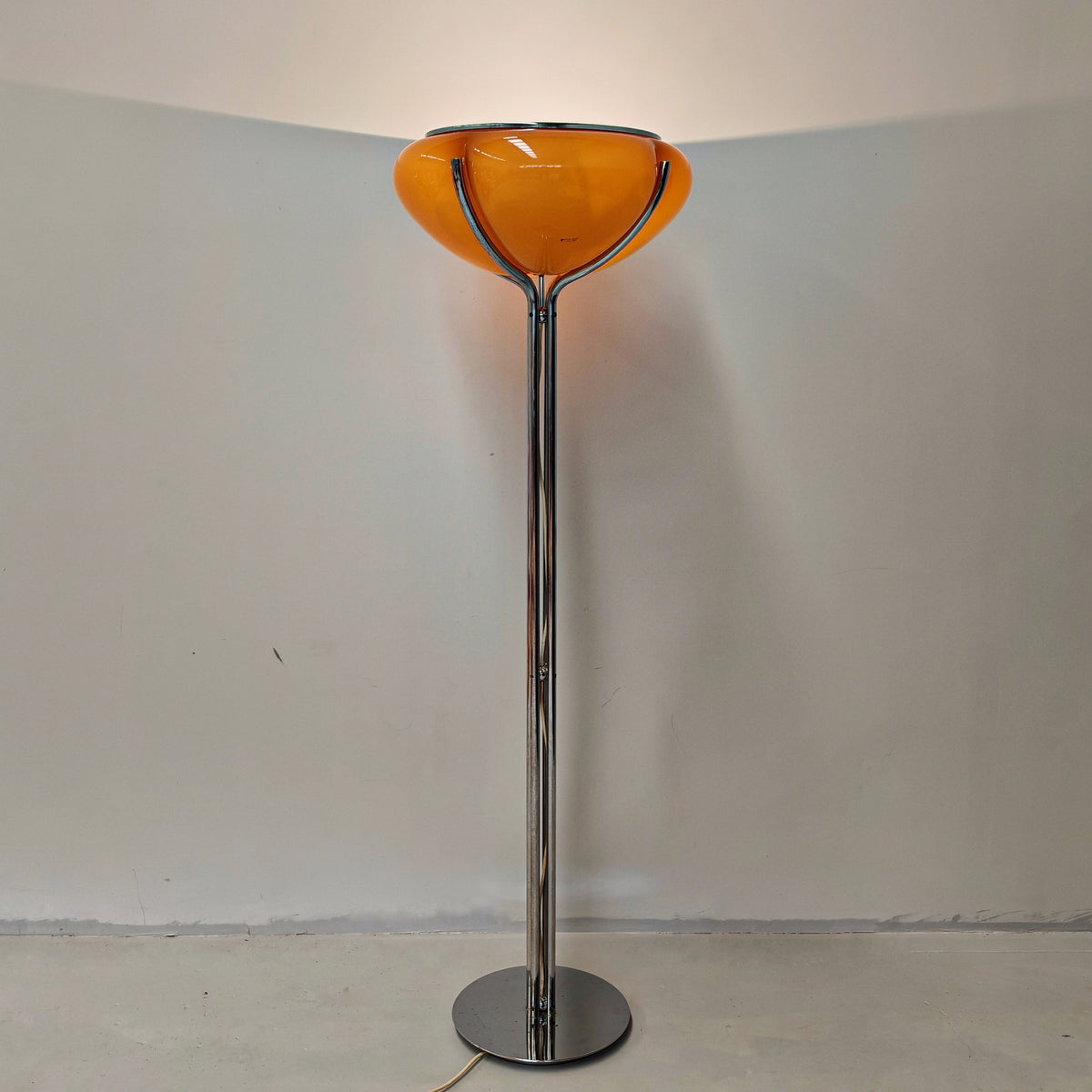 Lampada da terra "Quadrifoglio" Gae Aulenti per Guzzini anni 70