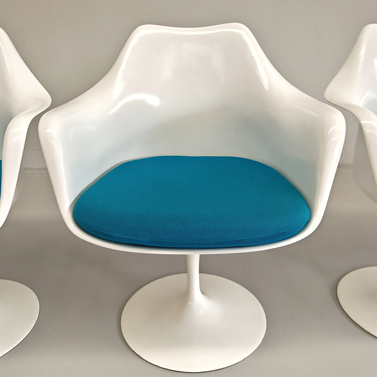 Ensemble de 6 chaises/fauteuils à accoudoirs Tulip d'Eero Saarinen pour Knoll