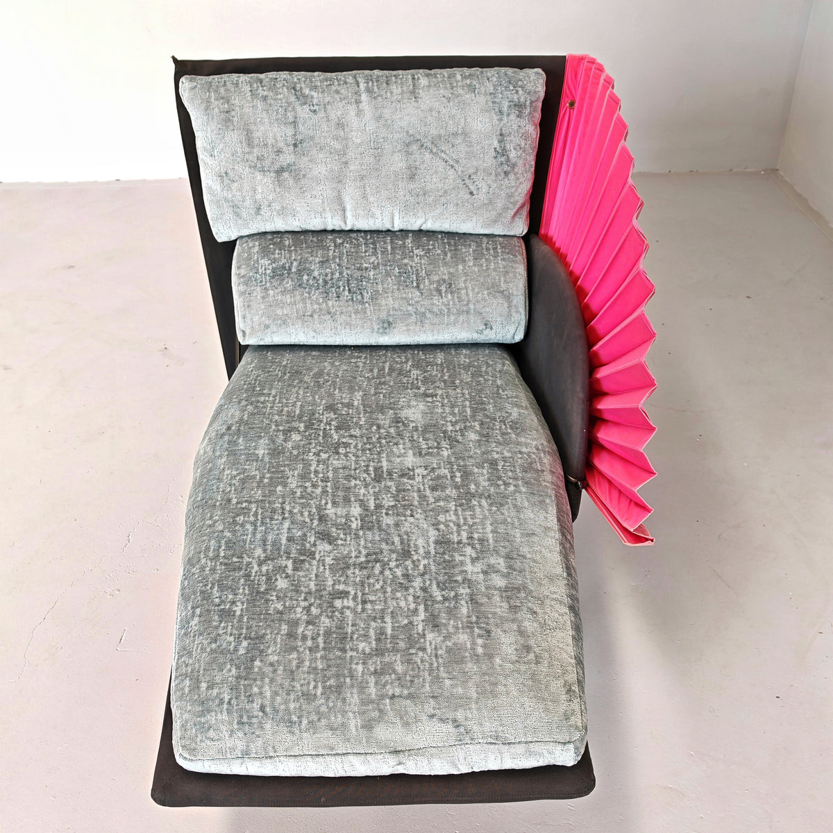 Chaise longue dormeuse verde e fucsia  "Miranda" Paolo Nava per Flexform anni 80