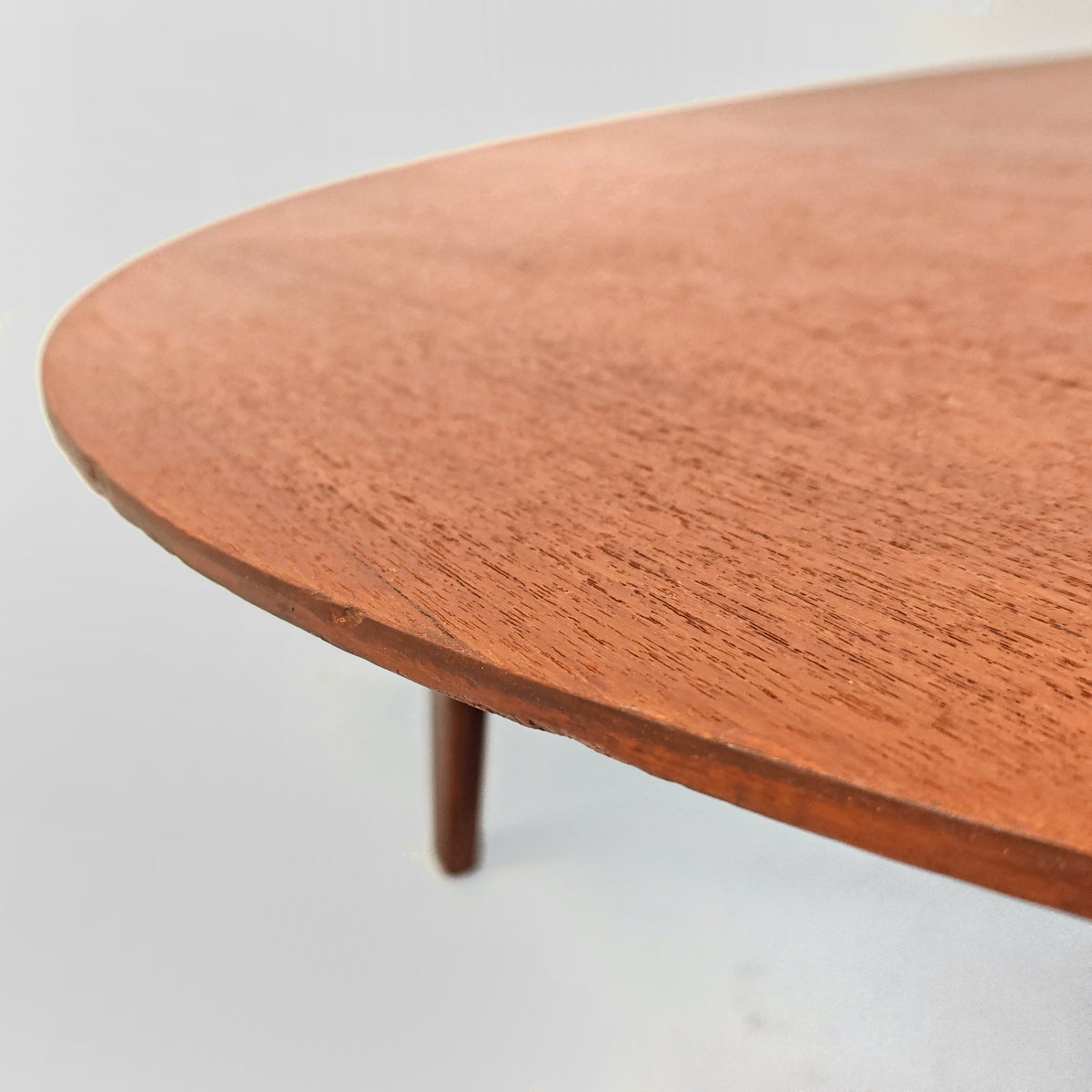 Table basse ronde en teck par E. Palutari pour Dassi, années 60