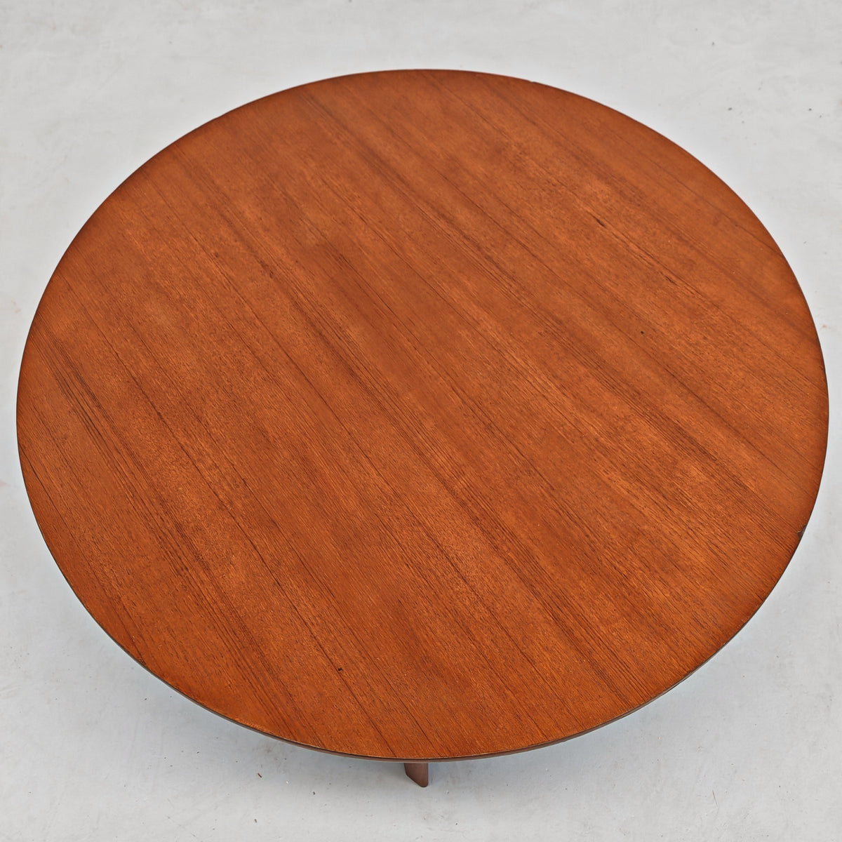Table basse ronde en teck par E. Palutari pour Dassi, années 60
