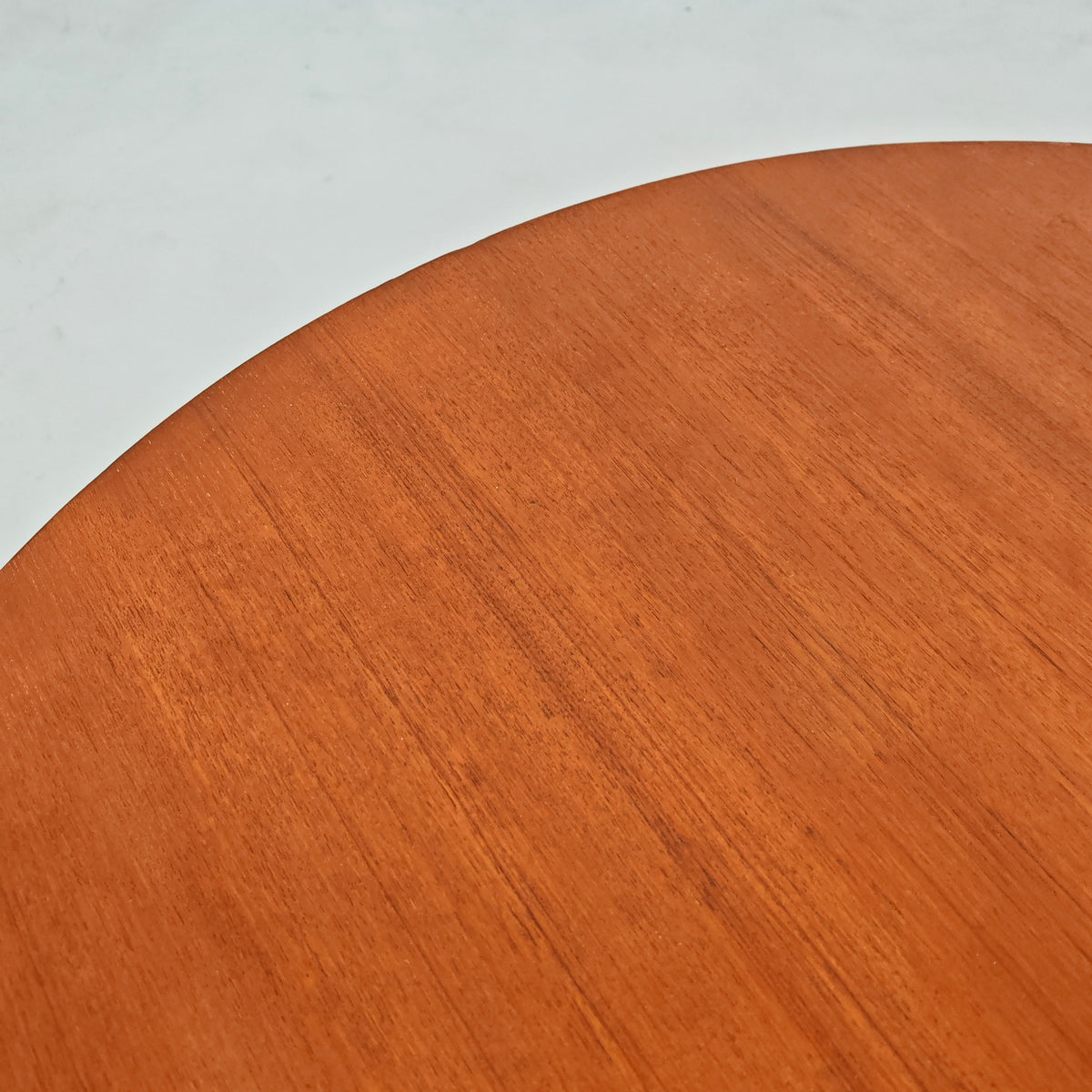 Table basse ronde en teck par E. Palutari pour Dassi, années 60