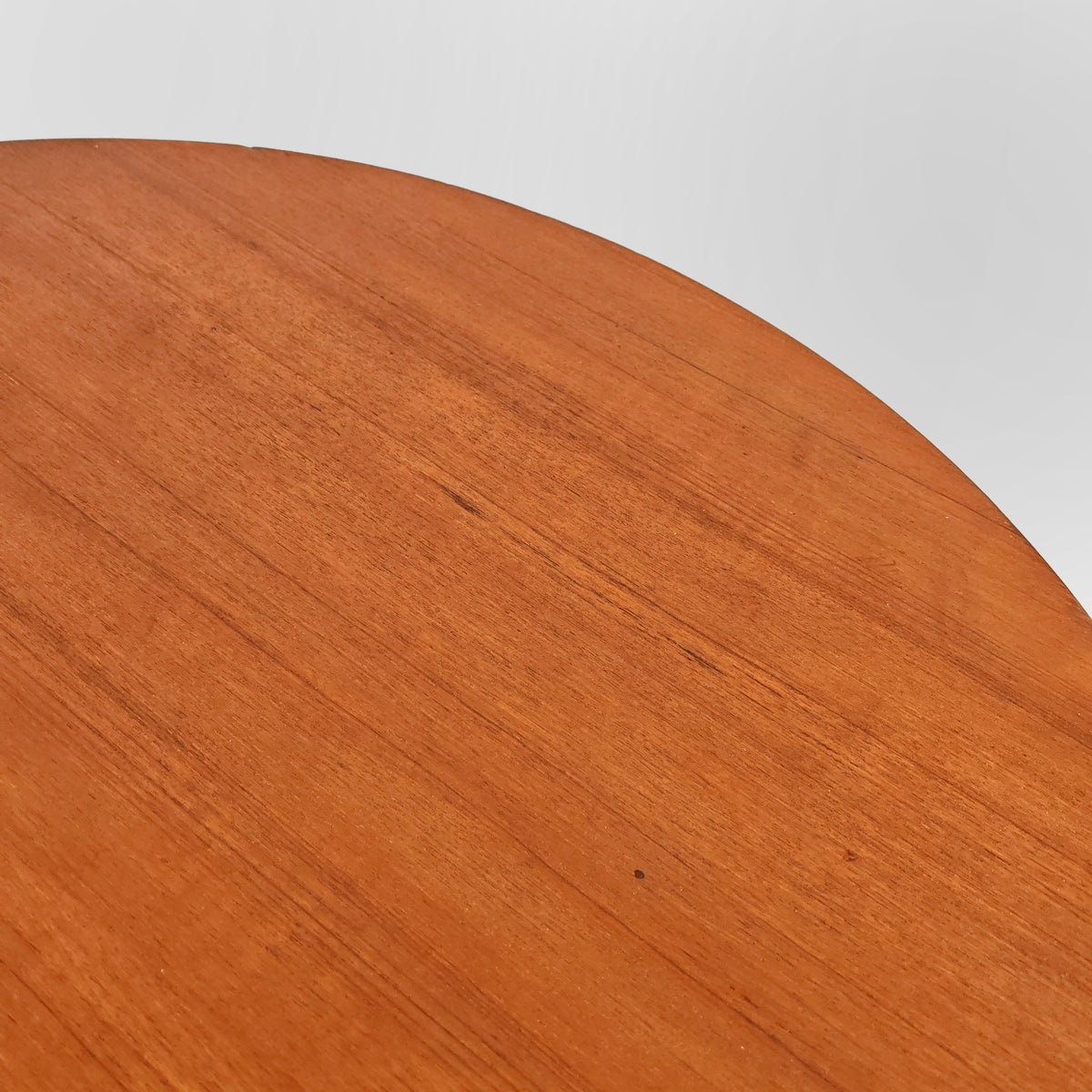 Table basse ronde en teck par E. Palutari pour Dassi, années 60