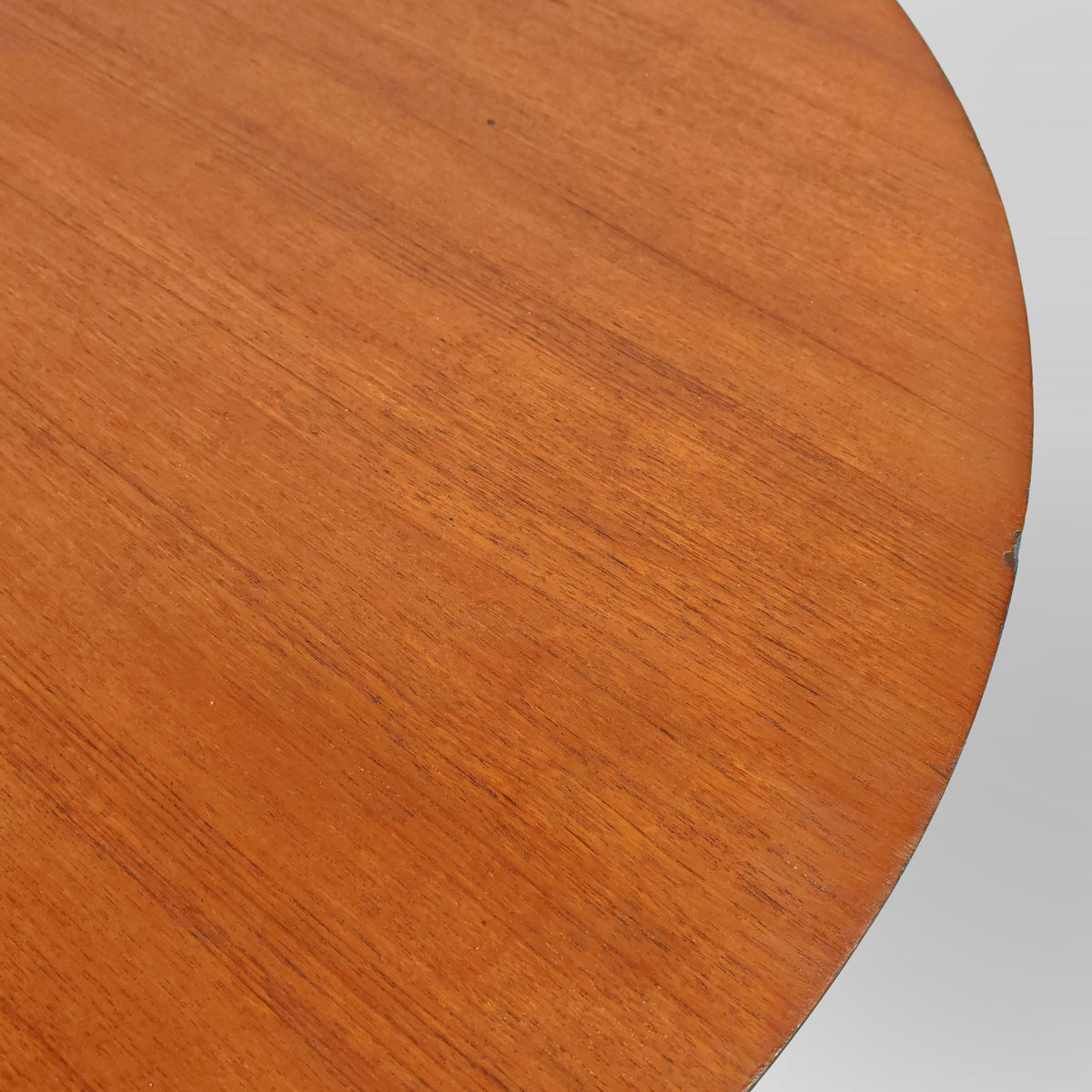 Table basse ronde en teck par E. Palutari pour Dassi, années 60