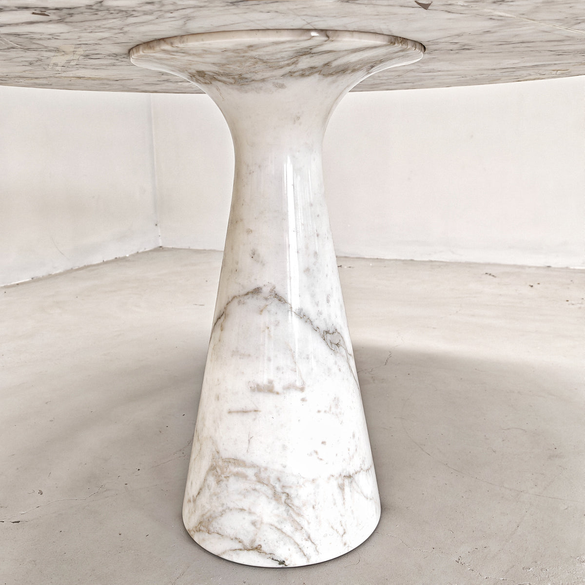 Tavolo Tondo Marmo Calacatta mod. M1, Angelo Mangiarotti per Tisettanta , 1969.