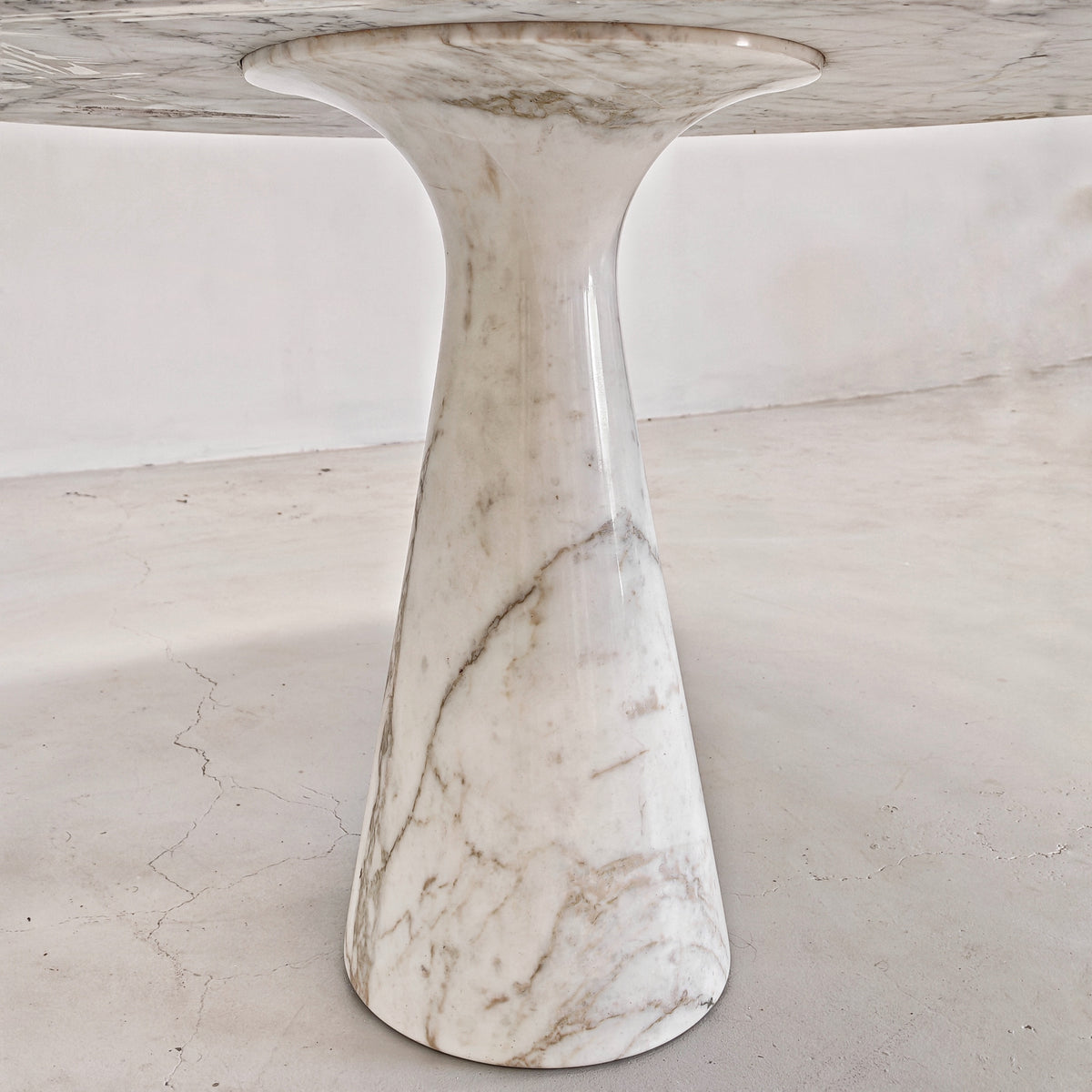 Tavolo Tondo Marmo Calacatta mod. M1, Angelo Mangiarotti per Tisettanta , 1969.