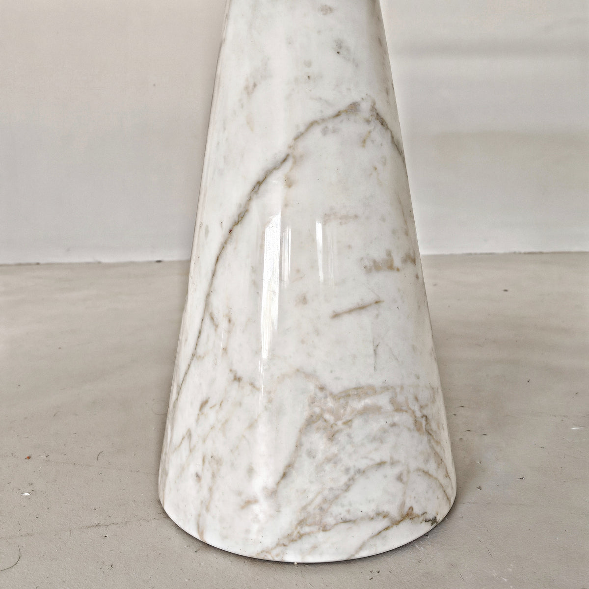 Tavolo Tondo Marmo Calacatta mod. M1, Angelo Mangiarotti per Tisettanta , 1969.