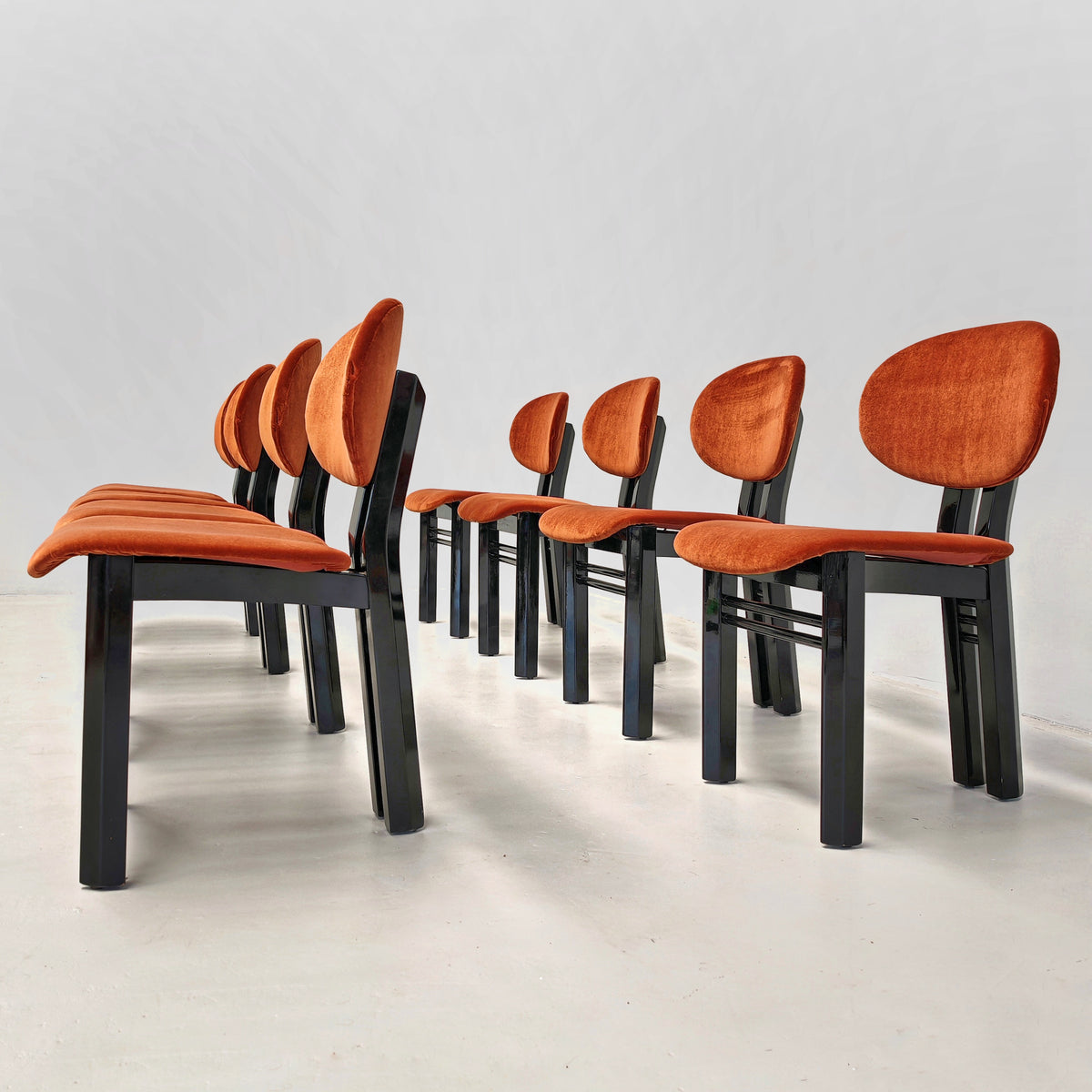 Ensemble de 8 chaises en velours mod. "MED" G. Stoppino et L. Acerbis pour Acerbis, années 1980