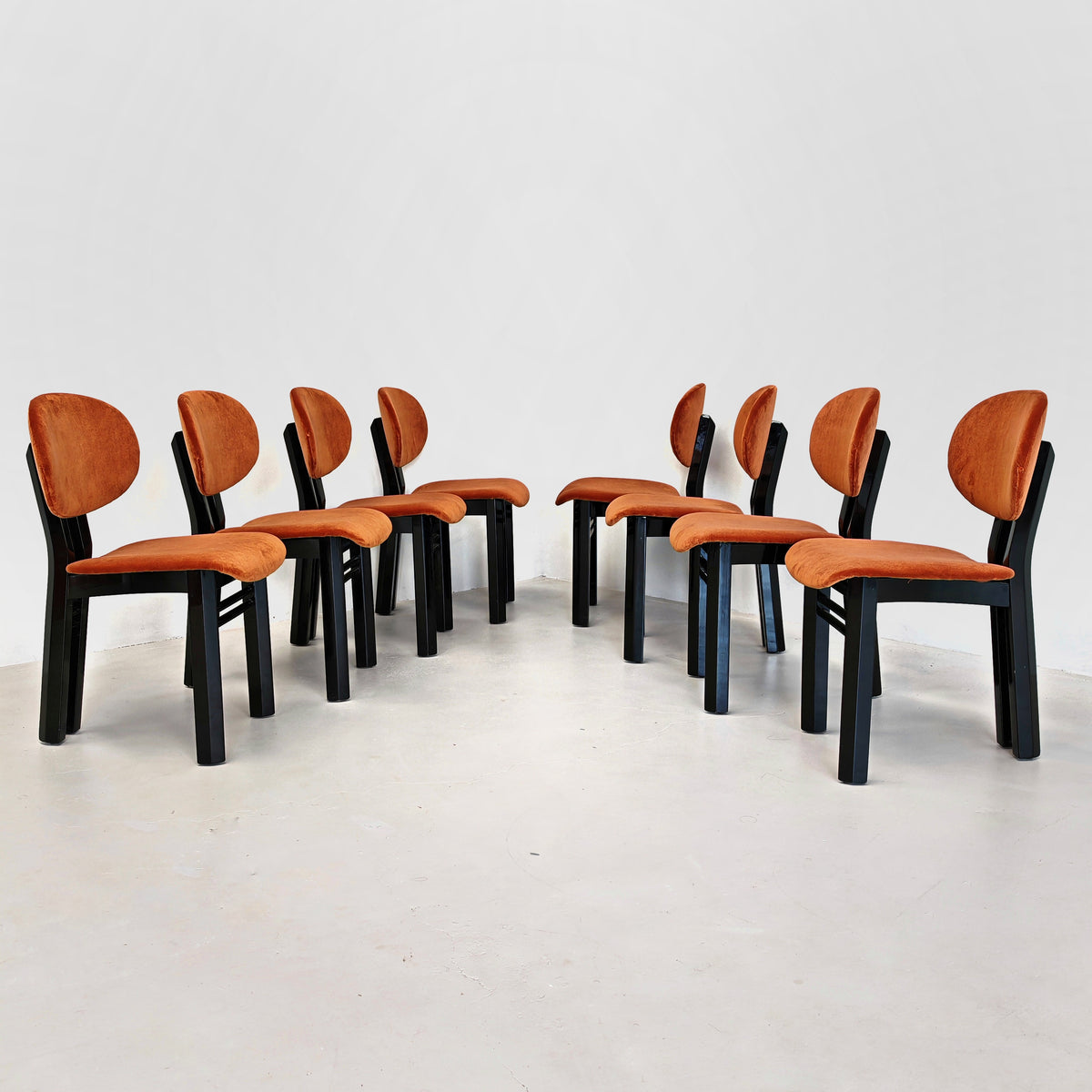 Ensemble de 8 chaises en velours mod. "MED" G. Stoppino et L. Acerbis pour Acerbis, années 1980