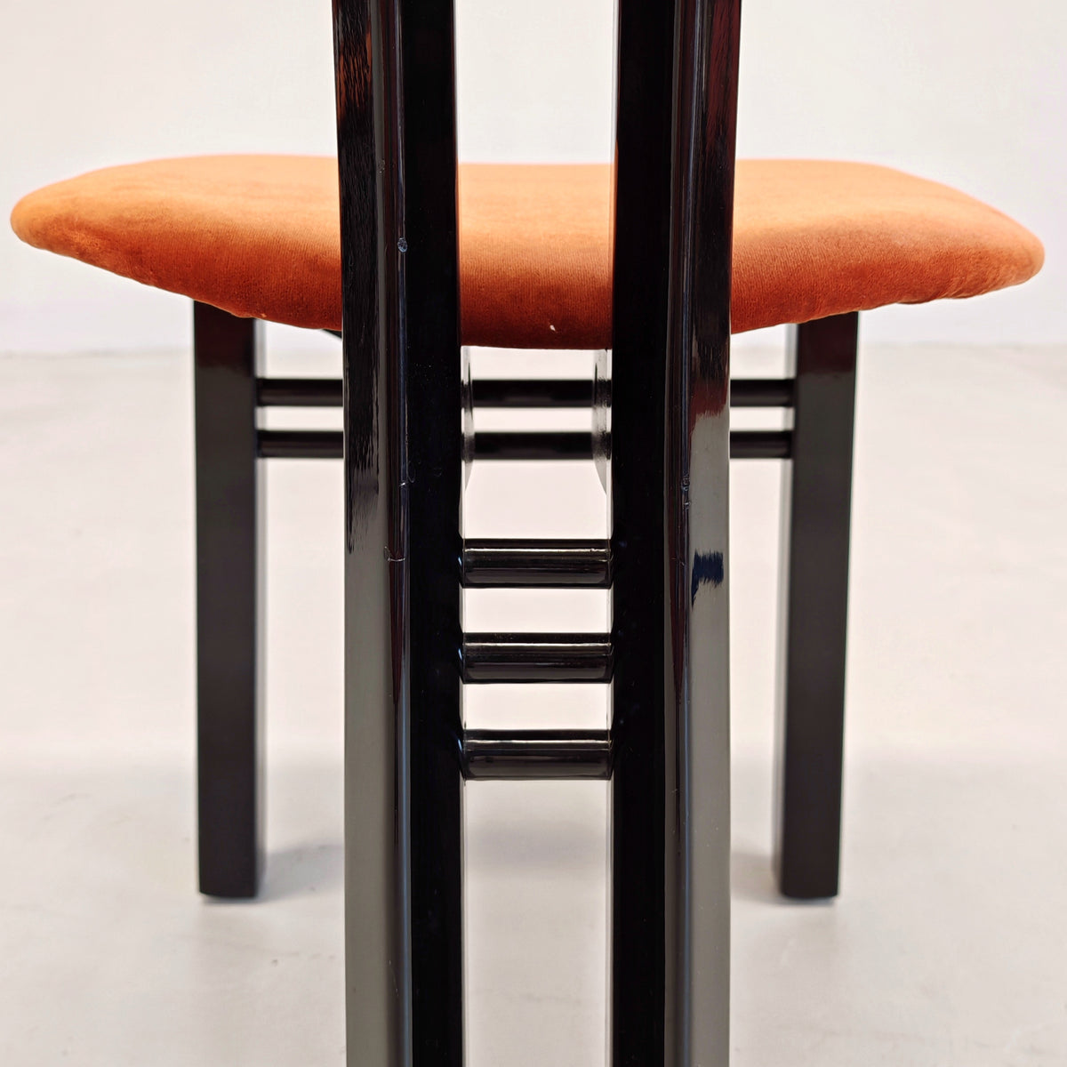 Ensemble de 8 chaises en velours mod. "MED" G. Stoppino et L. Acerbis pour Acerbis, années 1980