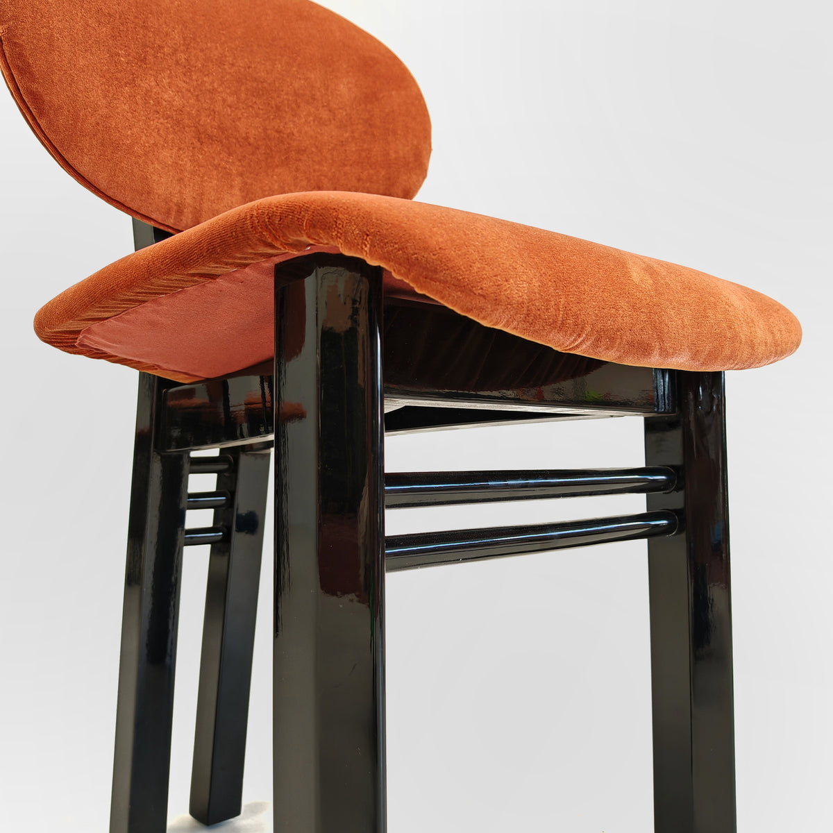 Ensemble de 8 chaises en velours mod. "MED" G. Stoppino et L. Acerbis pour Acerbis, années 1980